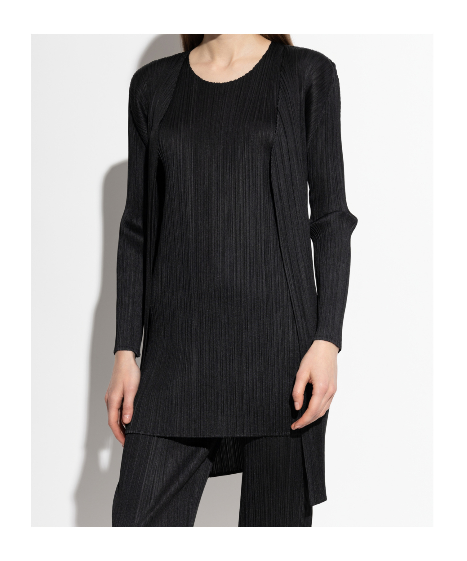 Issey Miyake Straight Hem Pleated Coat In Black