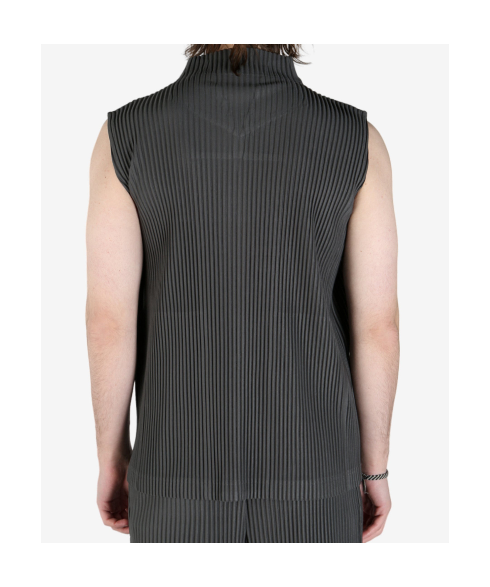 Issey Miyake Sleeveless Vest In Black