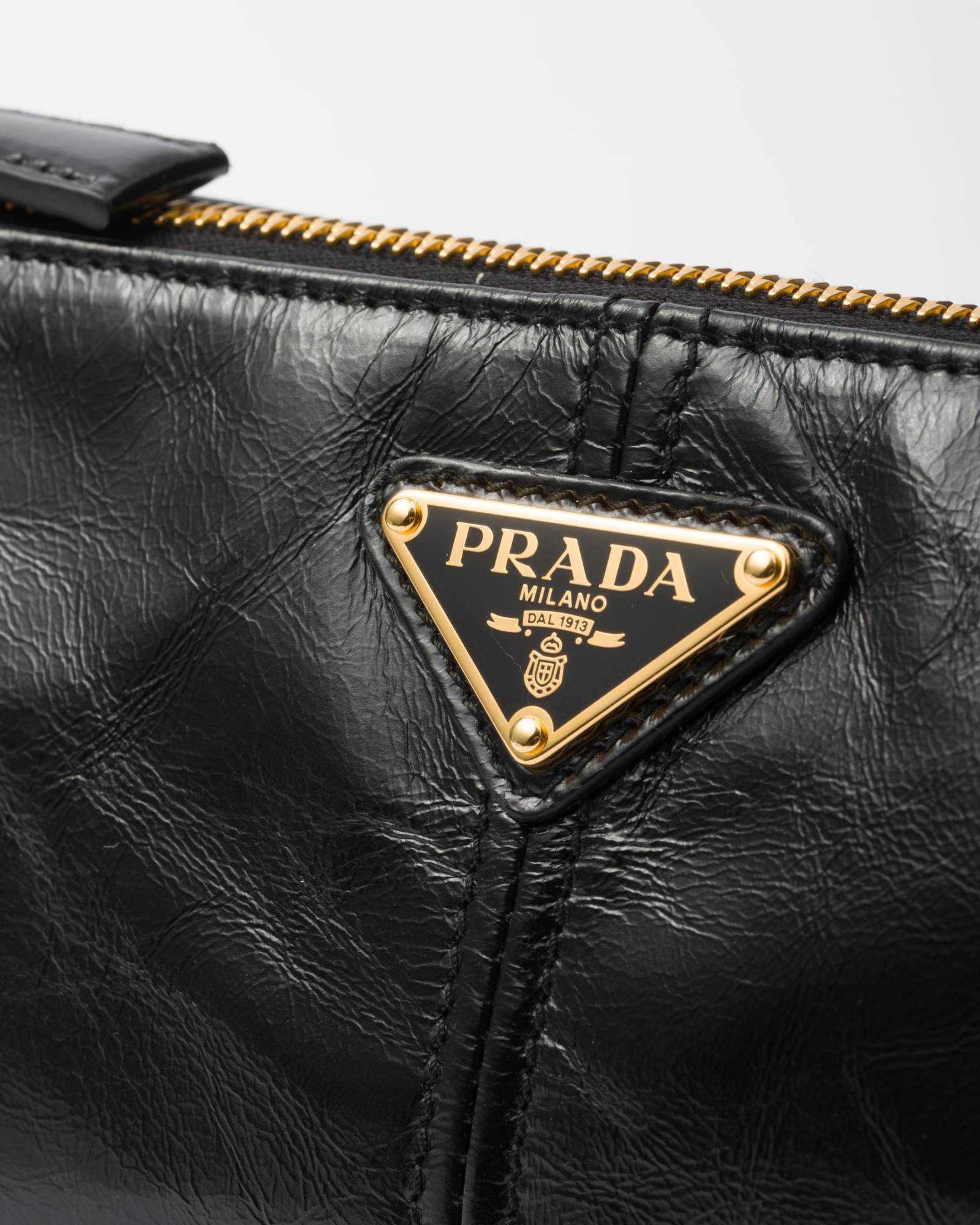 Prada Re-edition 2002 Medium Leather Shoulder Bag In Black
