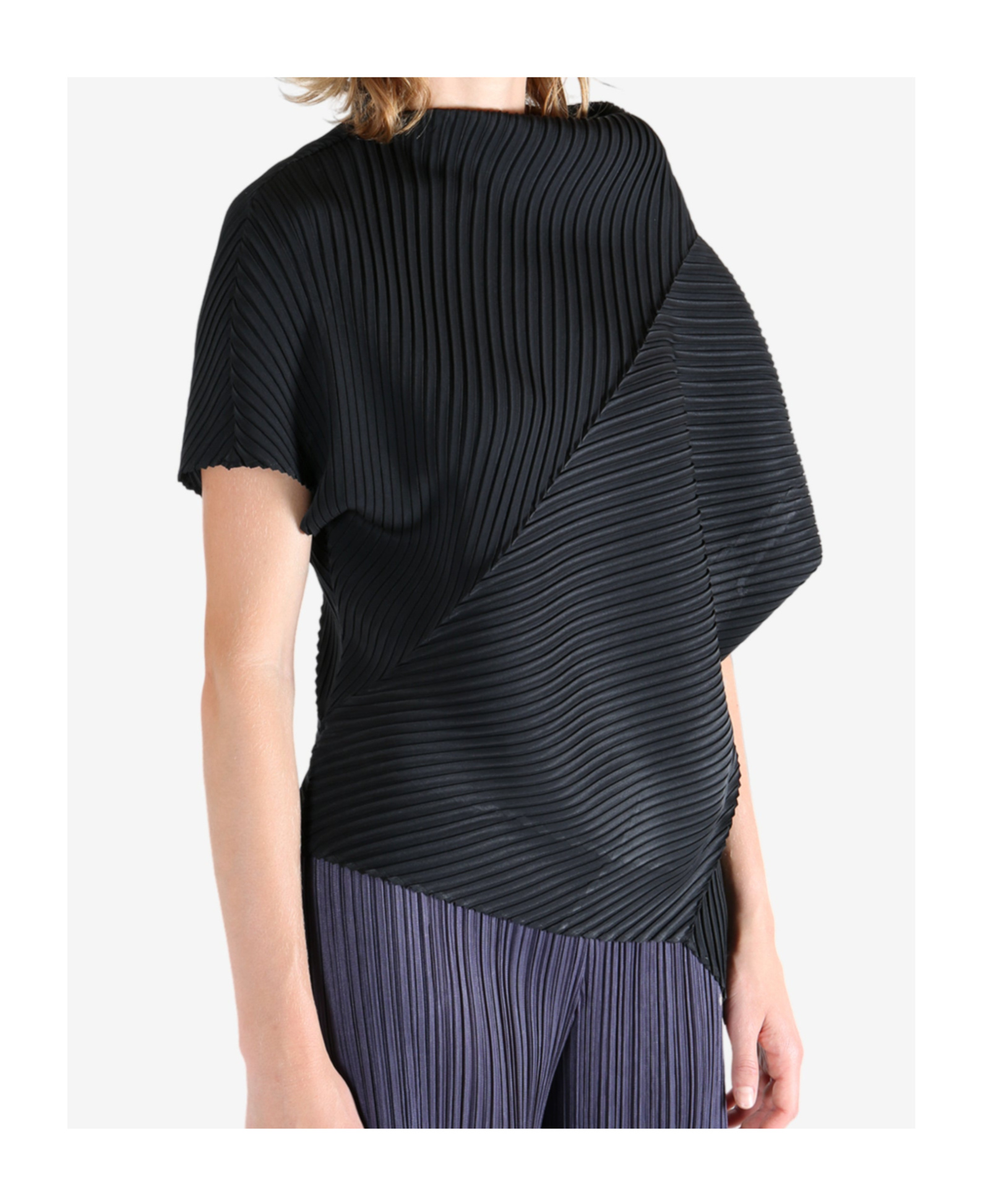 Issey Miyake Soft Fold Pleats In Black