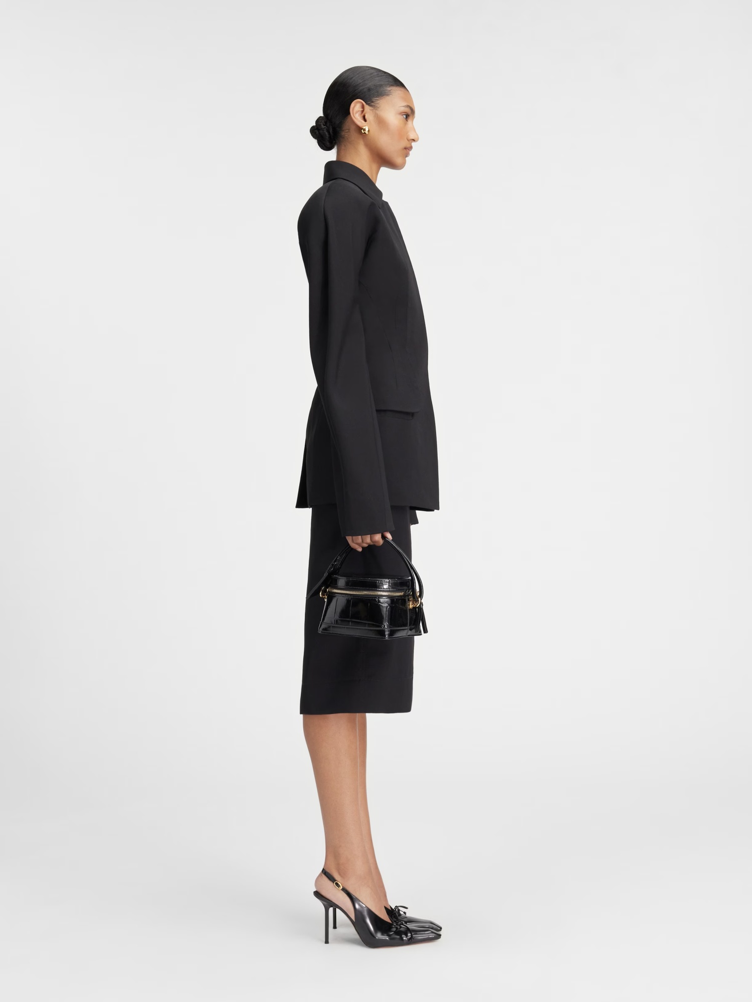 Jacquemus Belted Backless Casual Jacket In Black