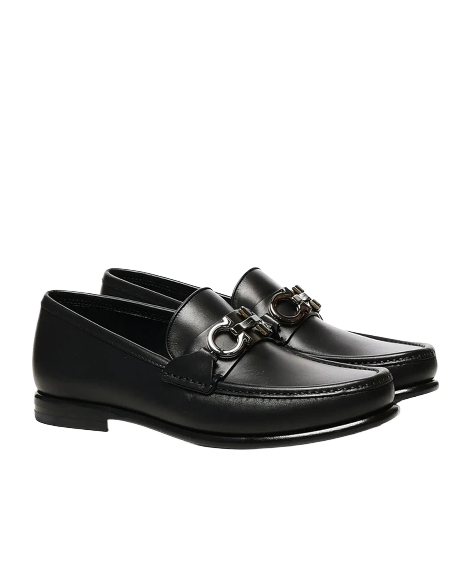 Ferragamo Gancini Buckle Loafers In Black
