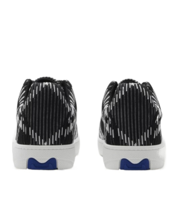 Burberry Dynamic Pattern Sneakers With Comfortable Sole In Gray