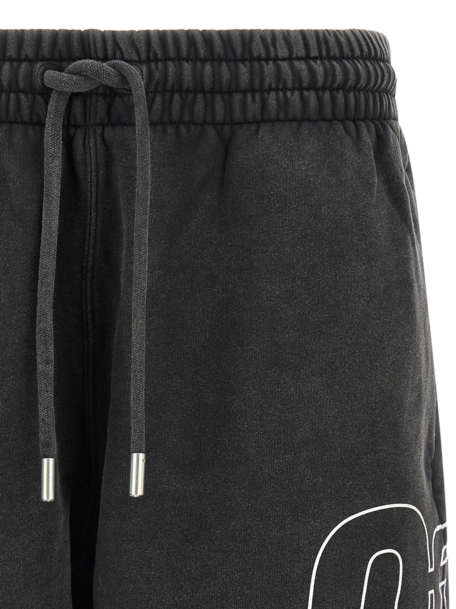 Off-white Outline Arrow Skate Bermuda Shorts In Black