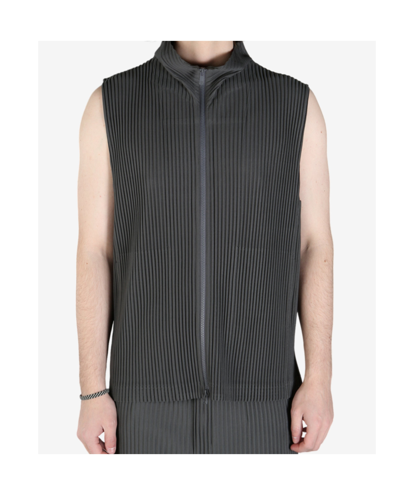 Issey Miyake Sleeveless Vest In Black