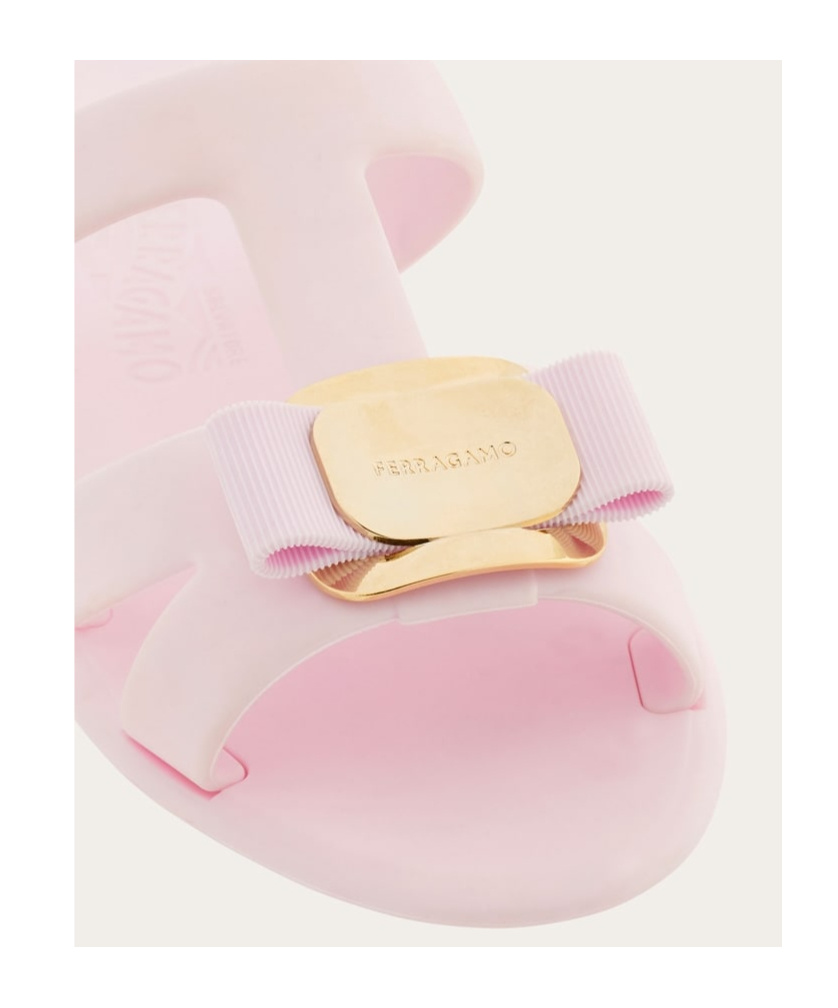 Ferragamo Lilou New Vara Plate Flat Sandals In Marshmallow