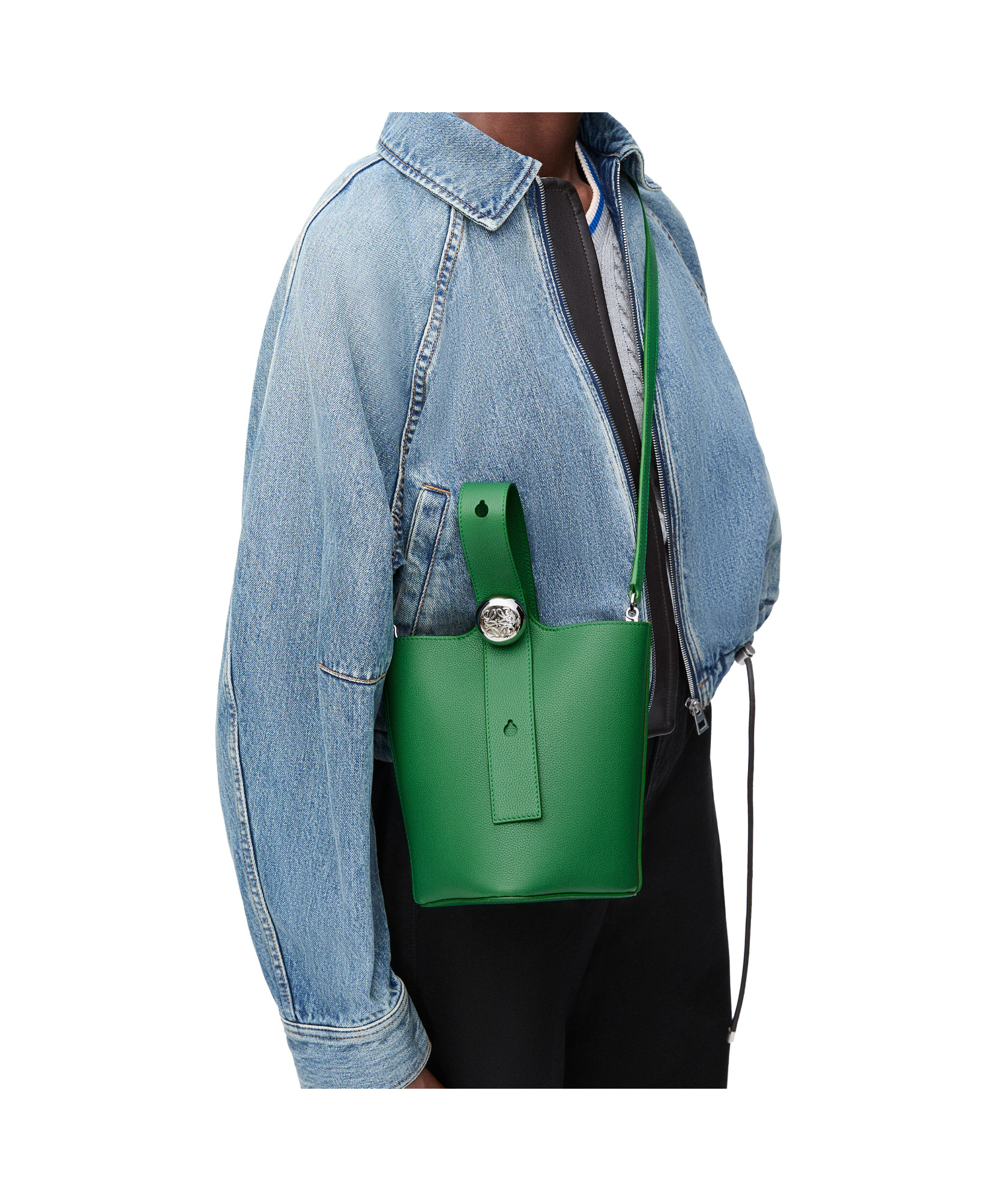 Loewe Single Shoulder Bucket Bag In Tropical Green