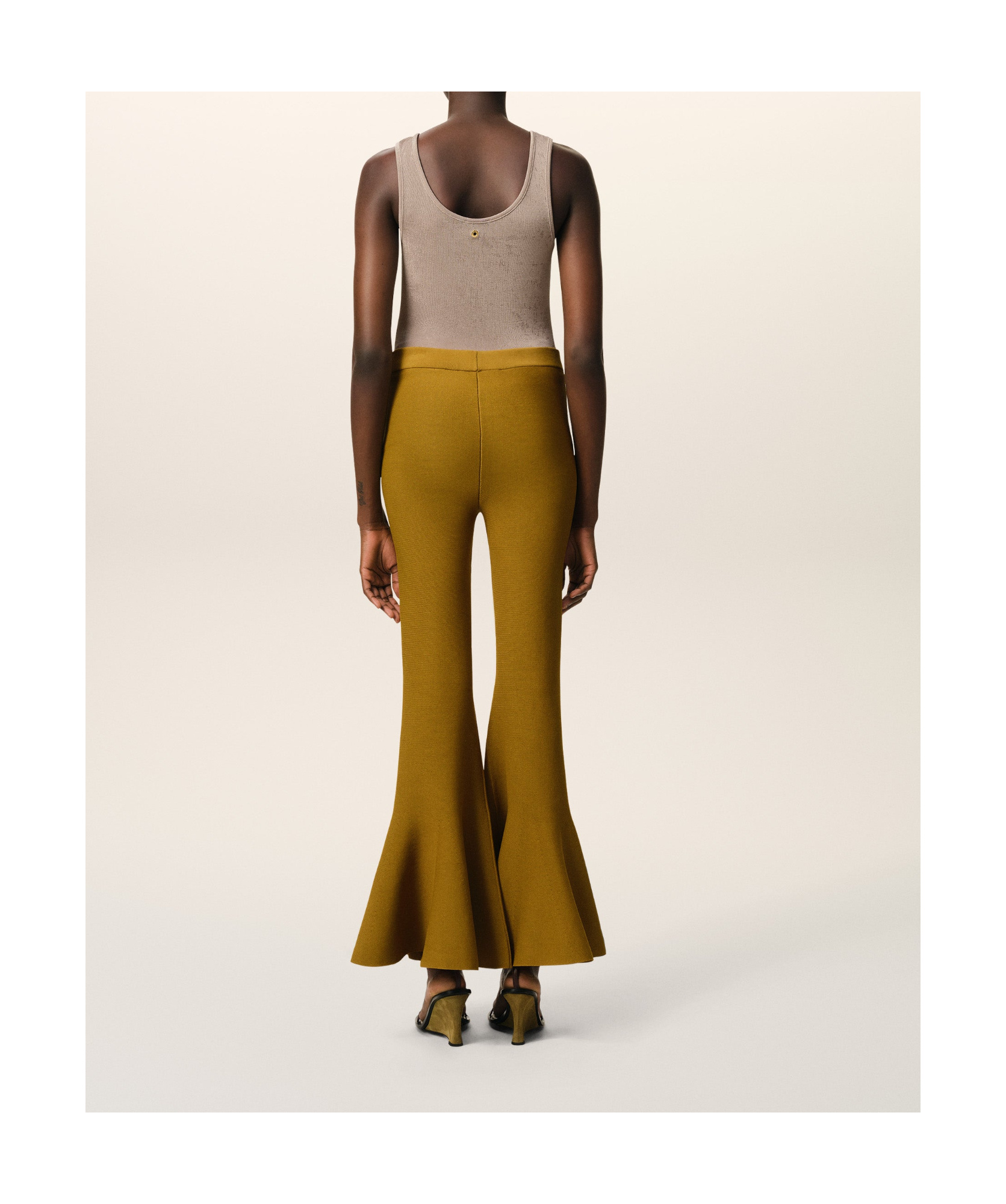 Ami Alexandre Mattiussi Fluted Hem High Waist Stretch Trousers In Brown