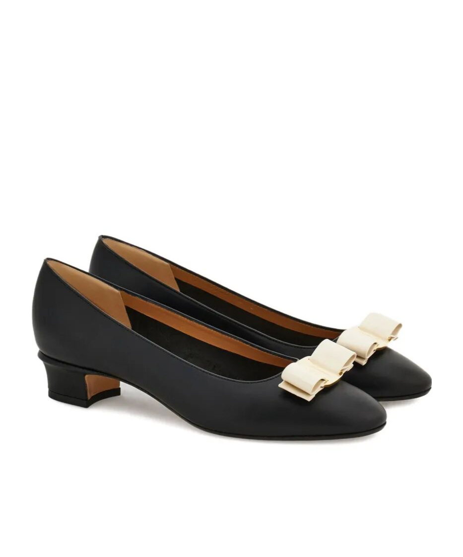 Ferragamo Vara Bow Block Heel Pump In Black