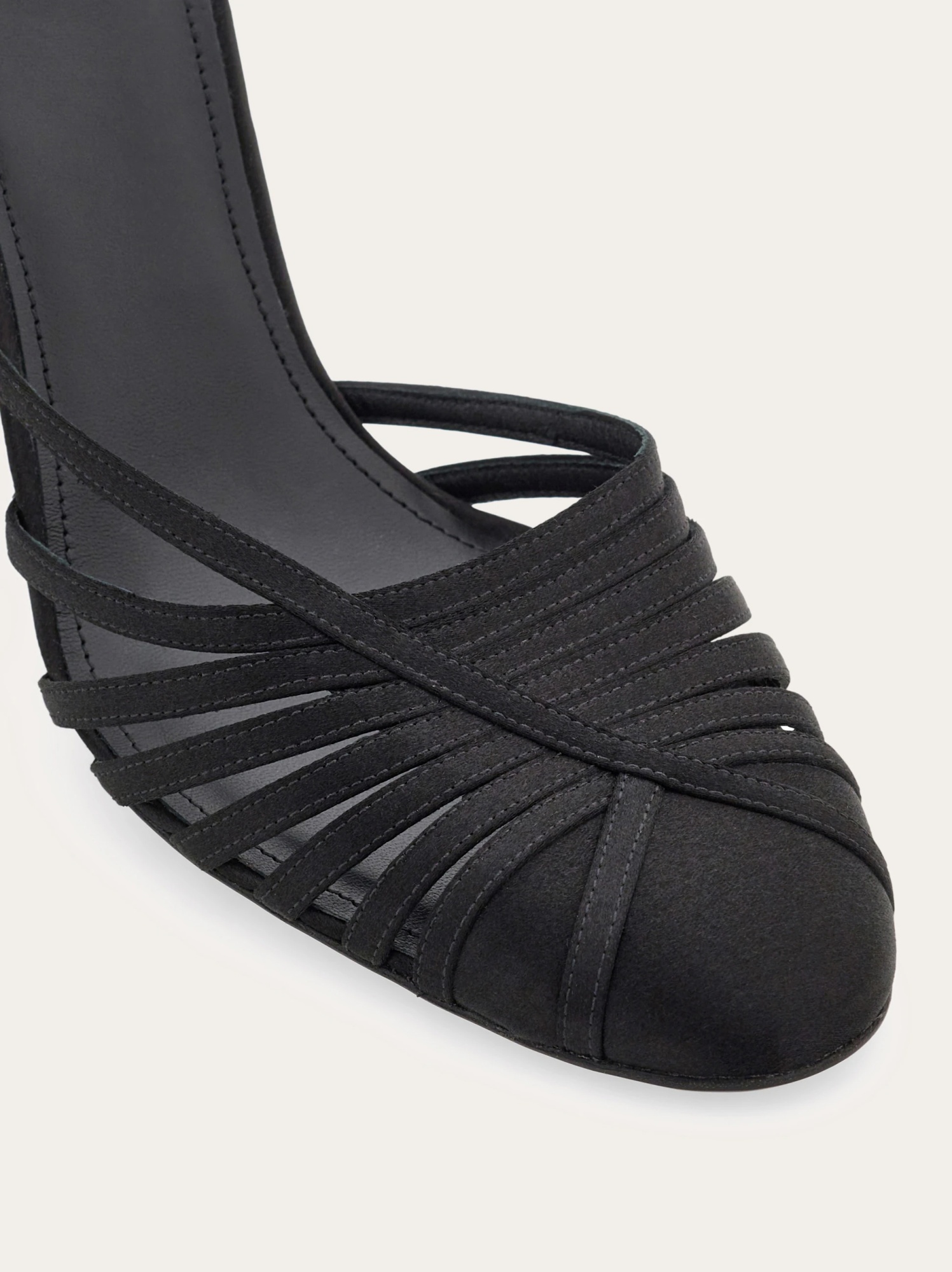 Ferragamo Nappa Leather Ermelia Pumps With Ankle Strap In Black