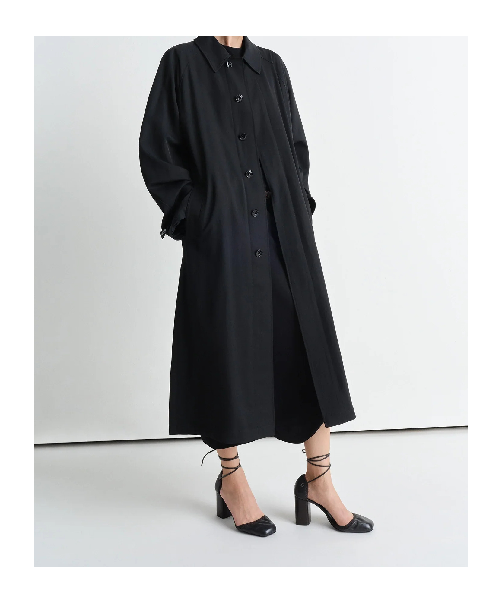 Lemaire Black Belted Lightweight Coat In Black