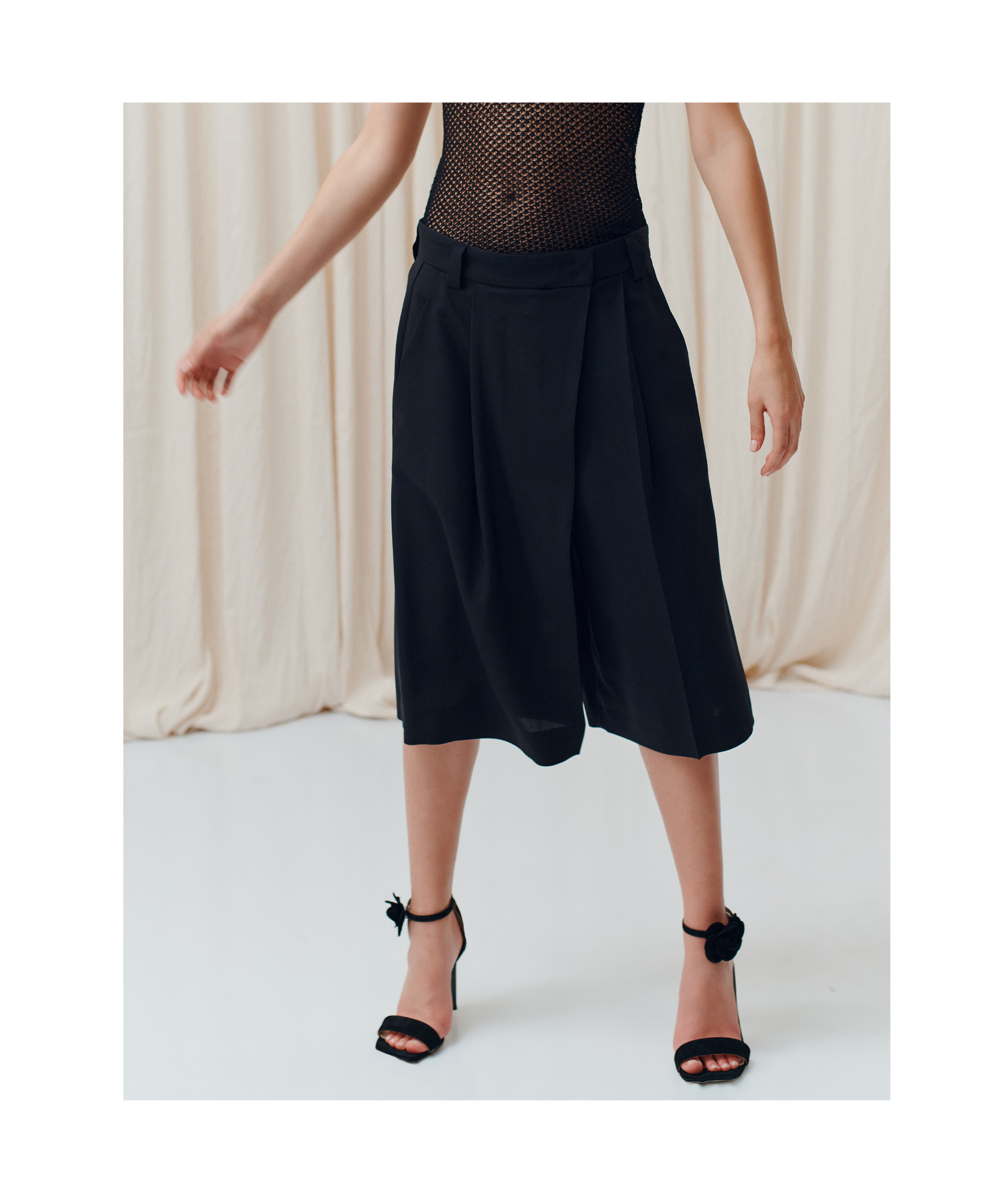 Marella Pleated Shorts In Black