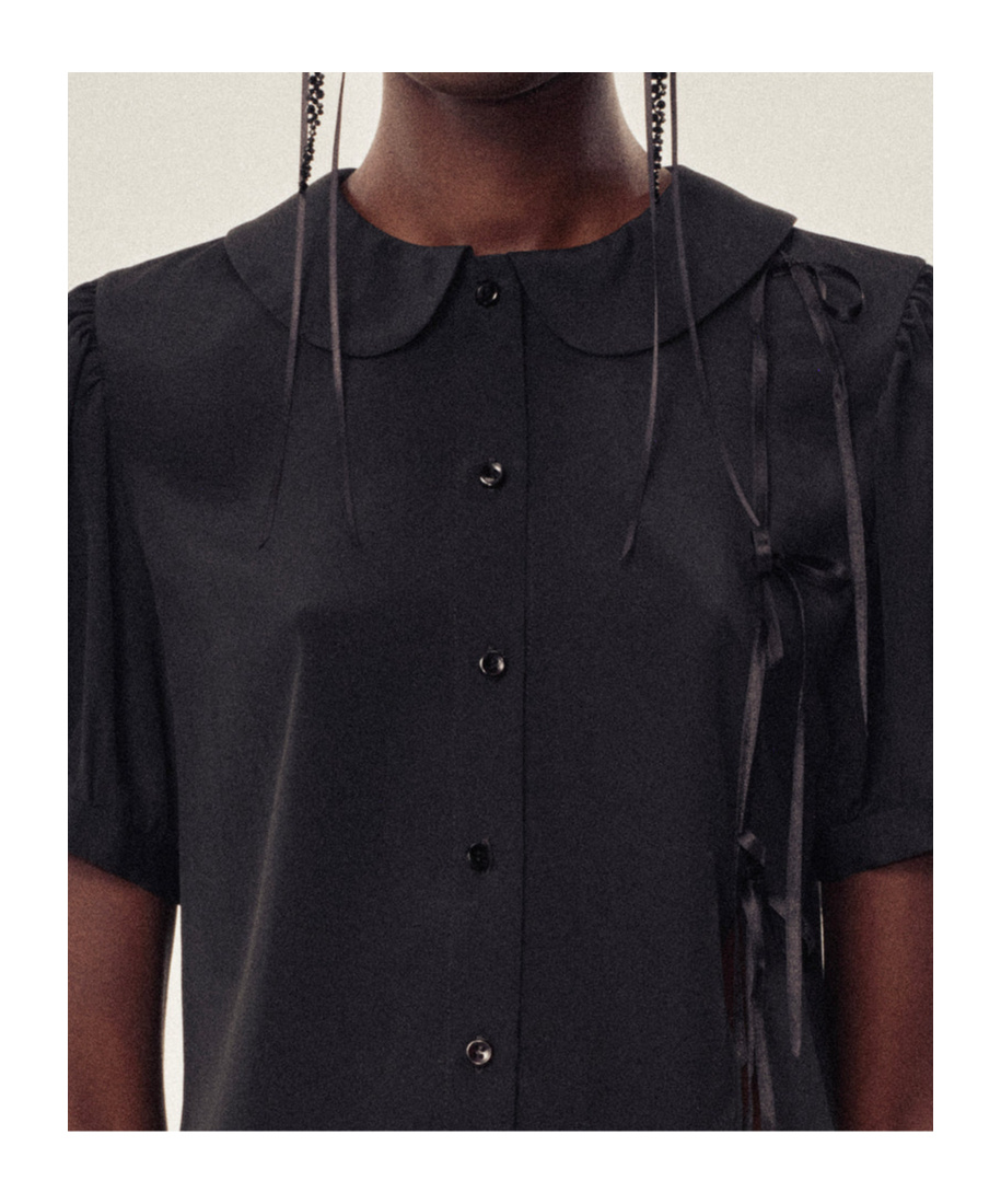 Simone Rocha Cropped Bow Slit Puff Sleeve Shirt In Black