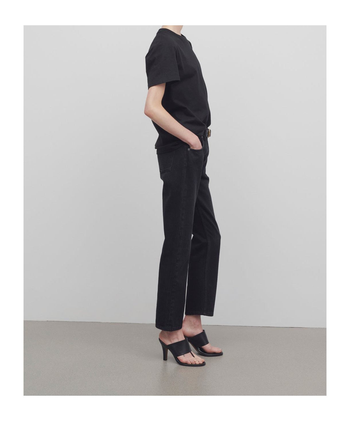 The Row Riaco Mid-rise Straight-leg Ankle Jeans In Black