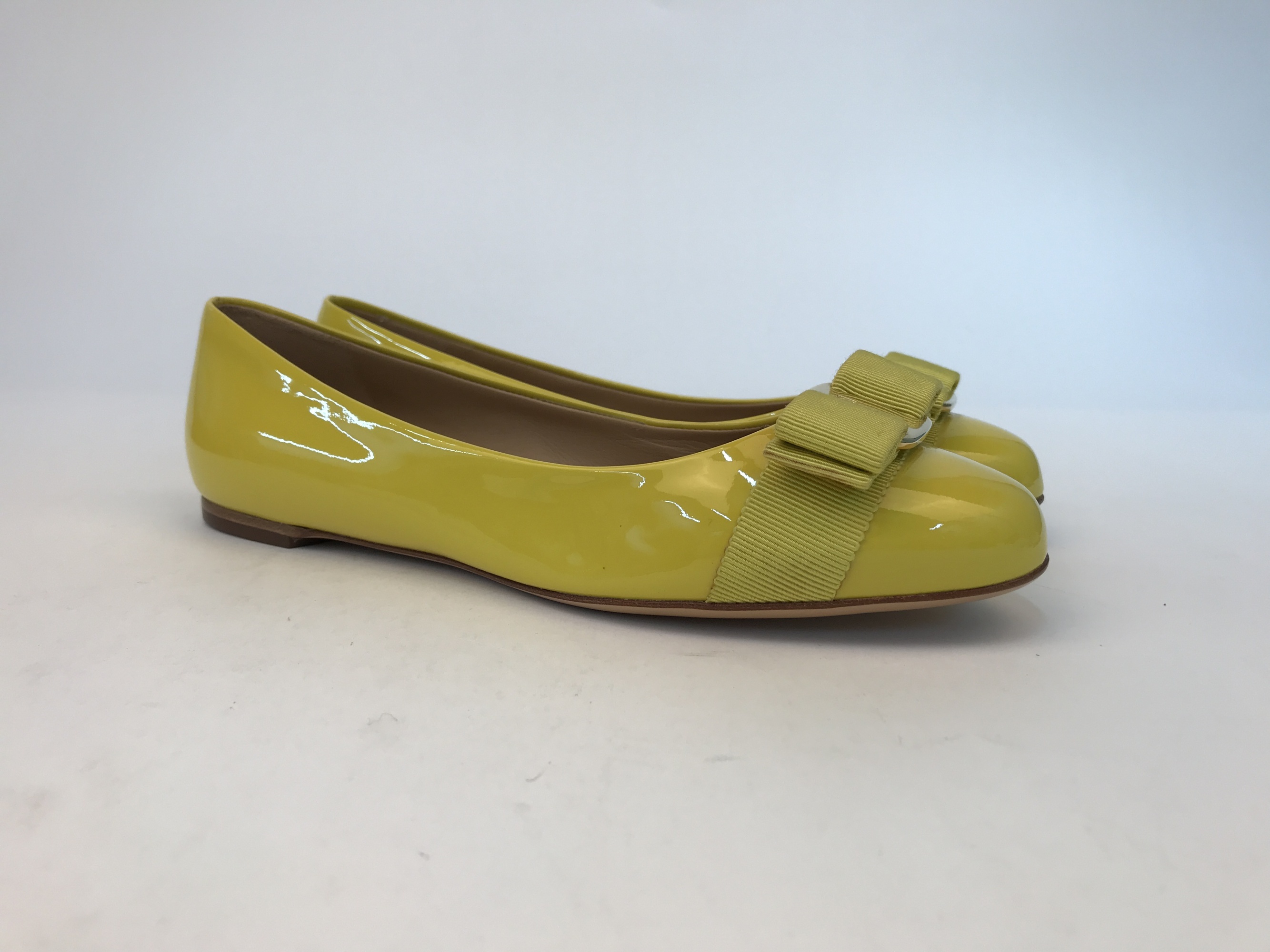 Ferragamo Bow-decorated Flat Shoes In Green