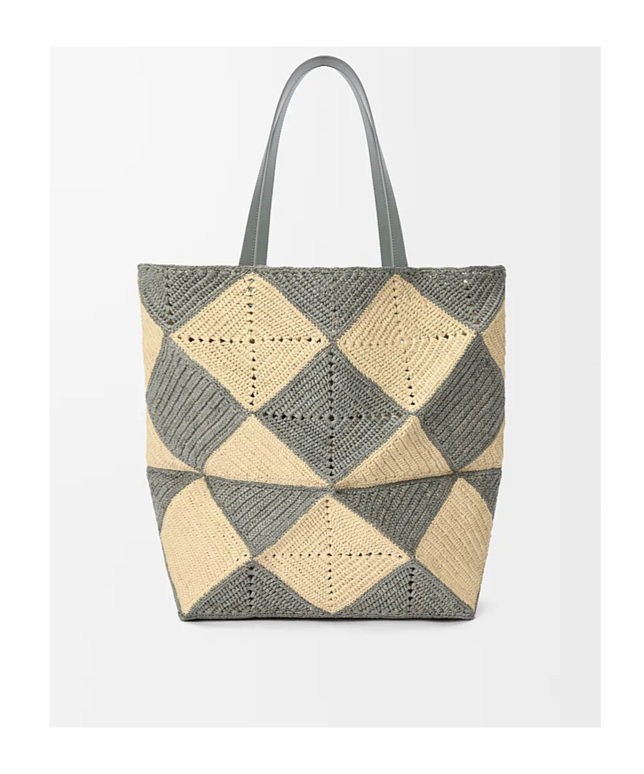 Loewe Puzzle Fold Diamond Xl Tote In Raffia In Nude