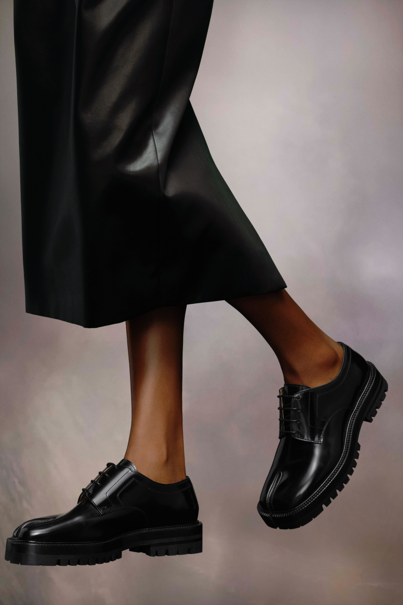 Maison Margiela Tabi Split-toe Glossed-leather Loafers In Black