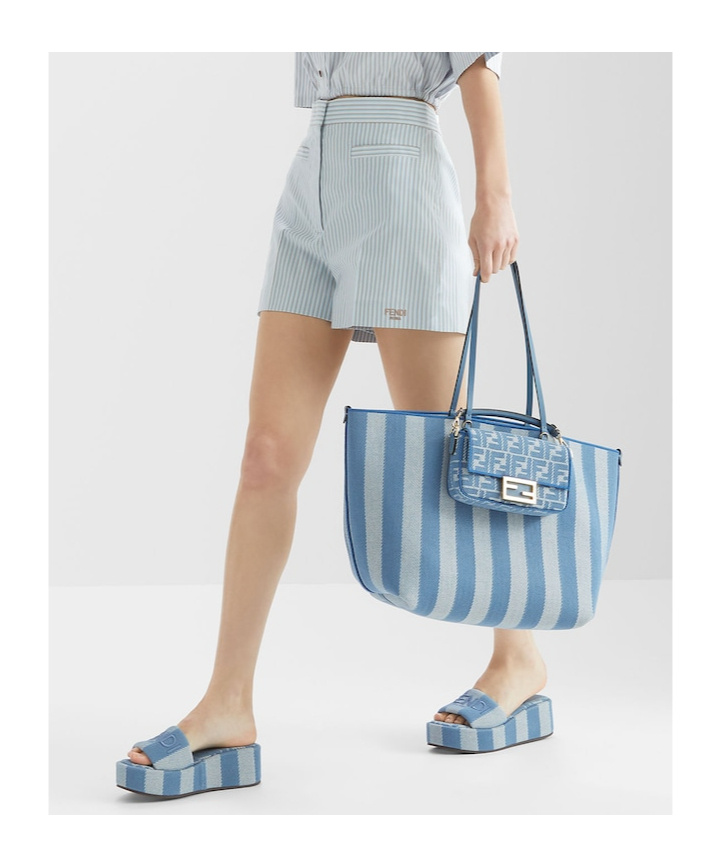 Fendi Continental Chain Baguette In Blue
