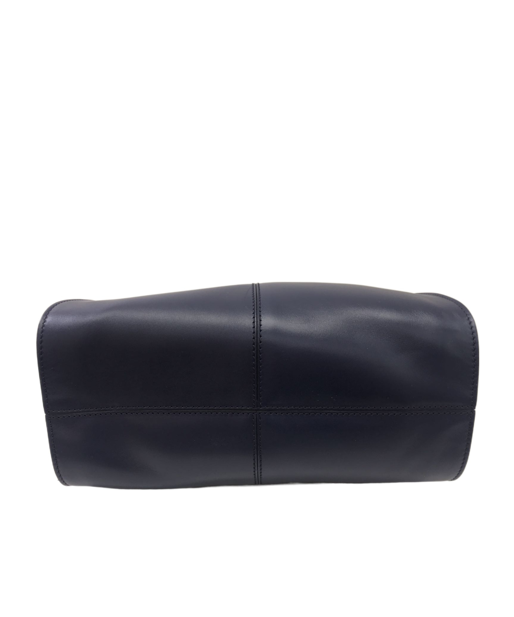 Tod's Zippered Shoulder Bag In Black