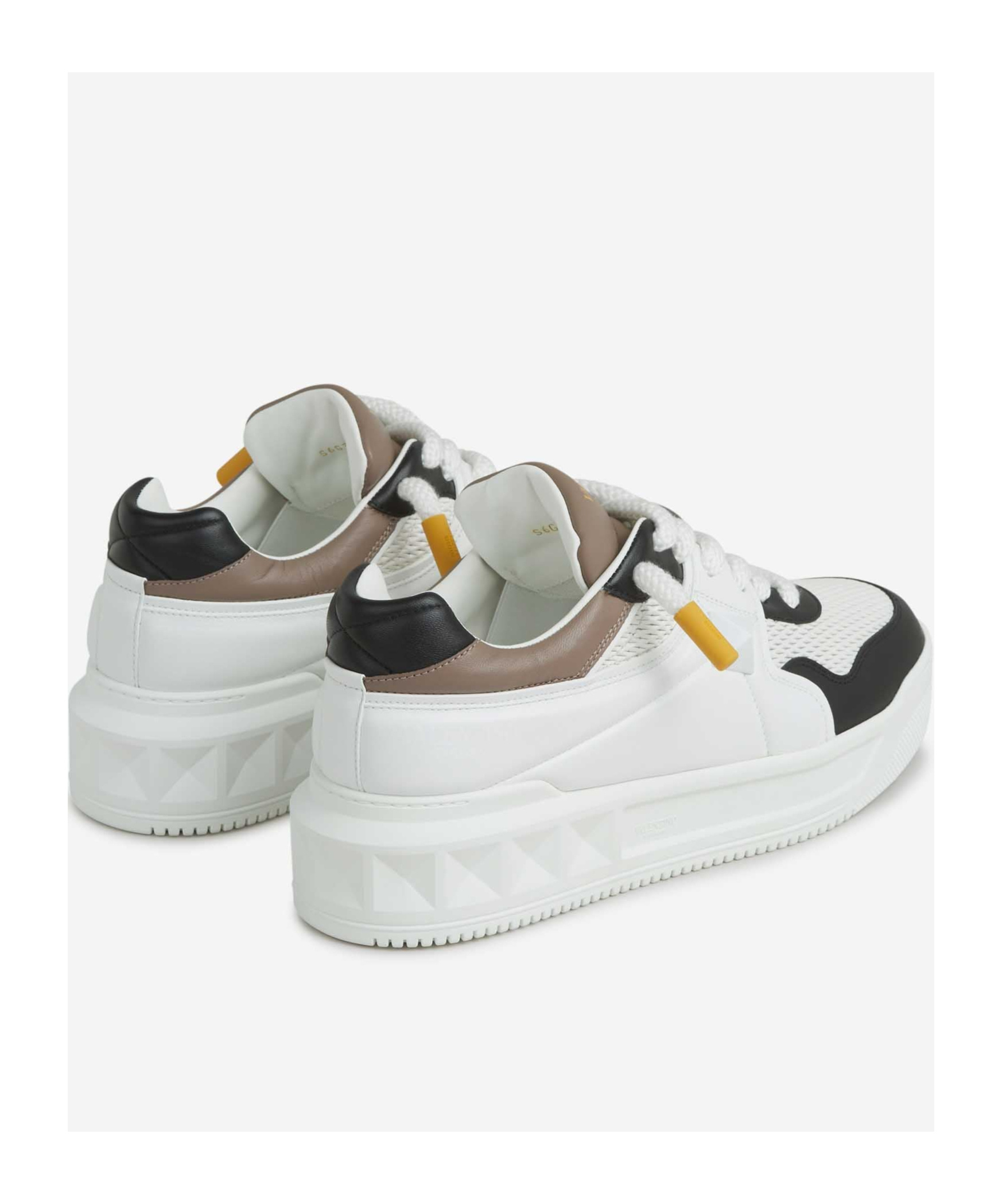 Valentino One Stud Xl Low-cut Casual Shoes In White
