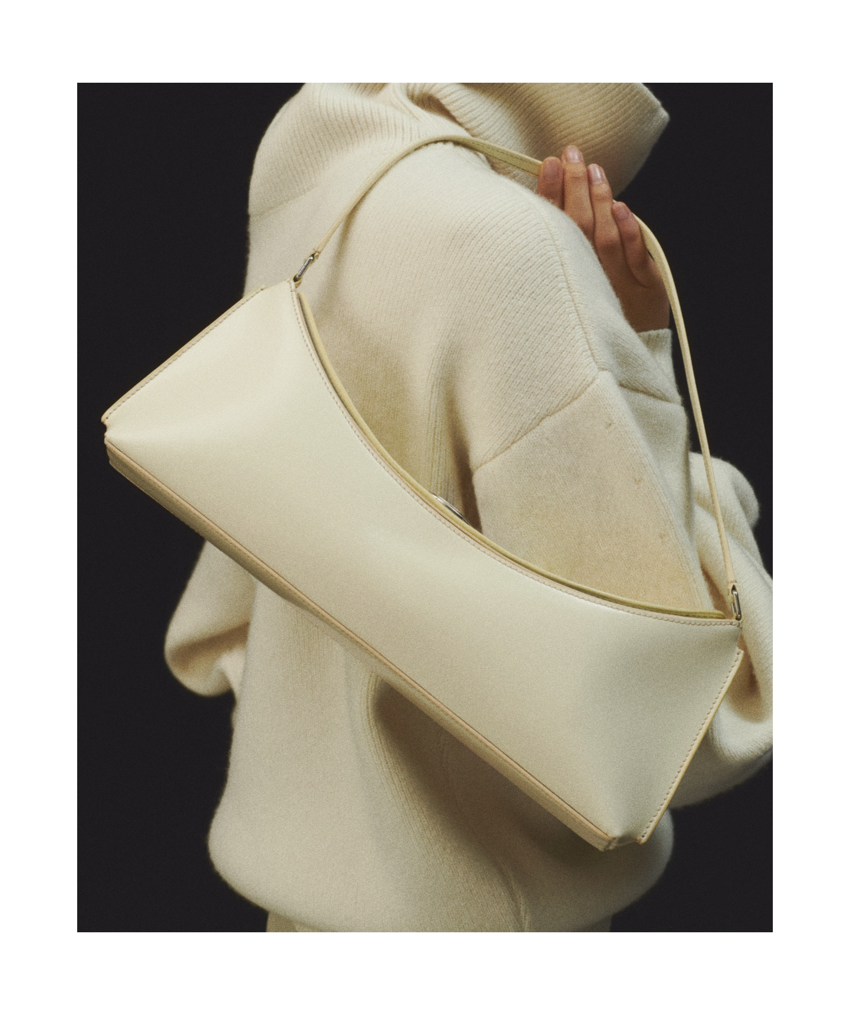 Jacquemus The Ovalo Clutch In Neutral