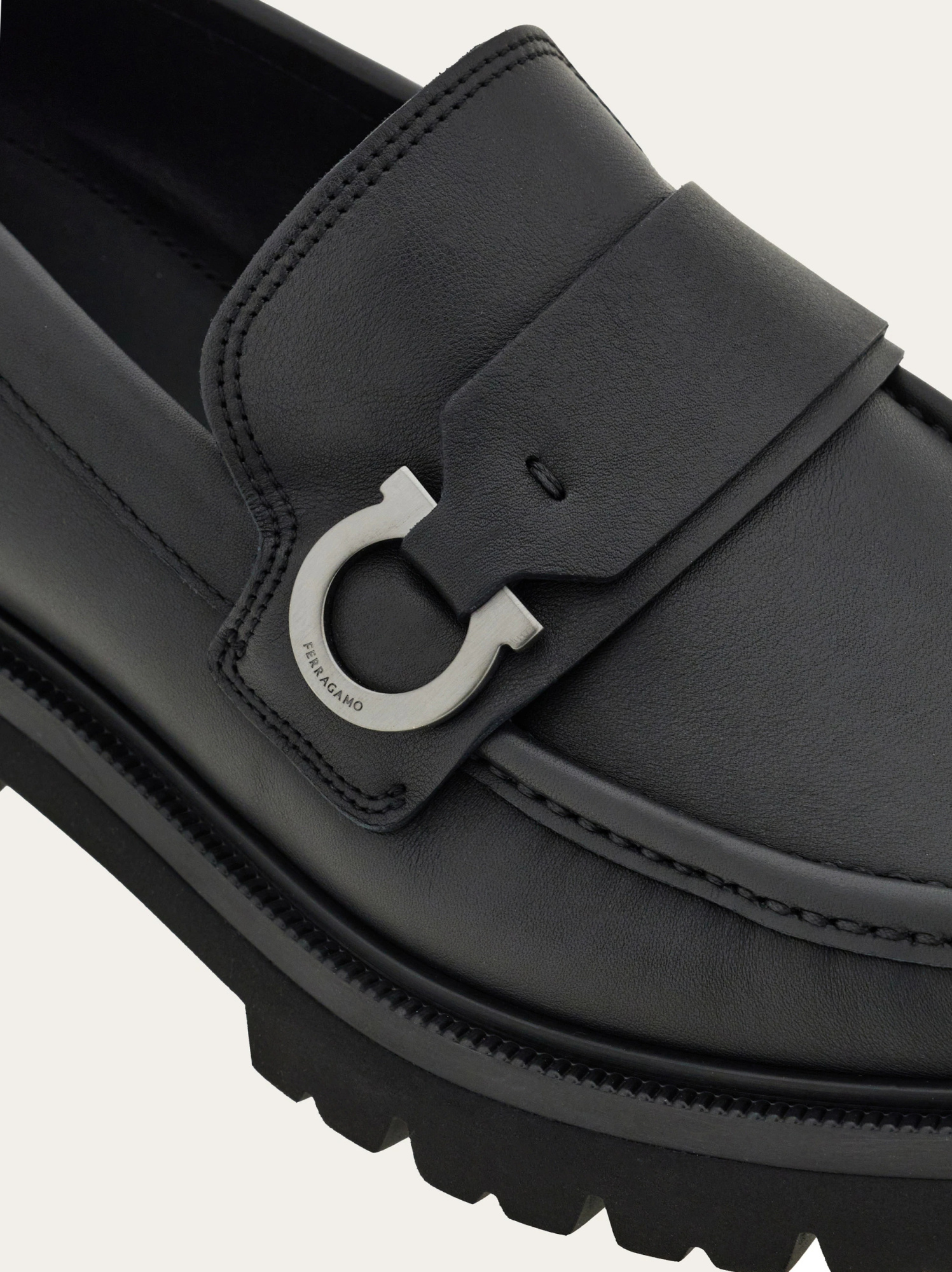Ferragamo Mocassin Avec Ornement Gancini Noir Taille 44