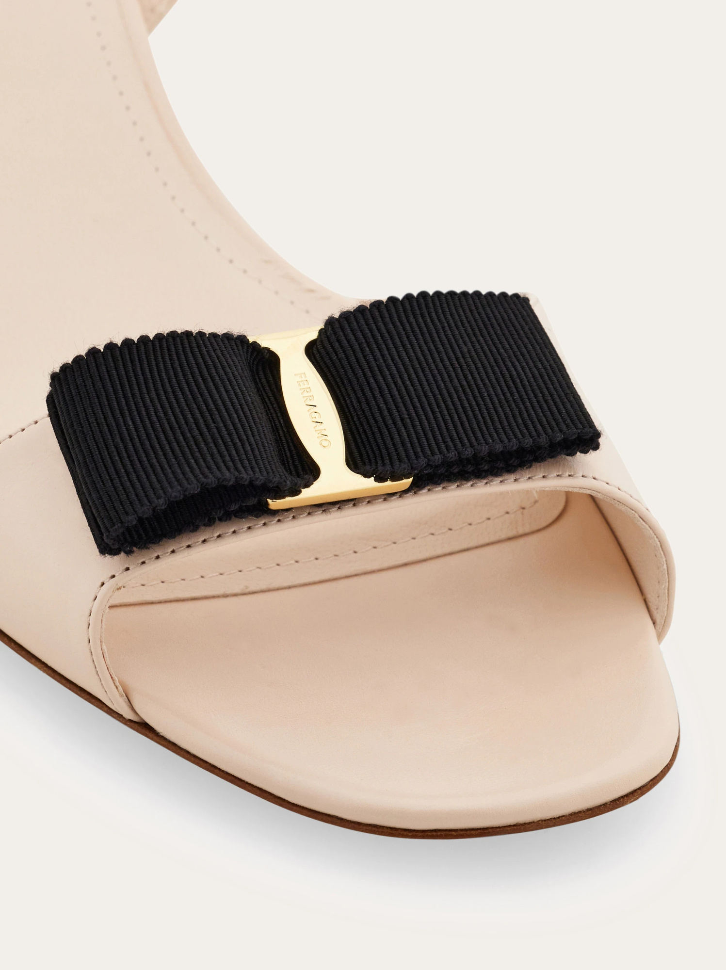 Ferragamo Vara Bow Sandals In Multi