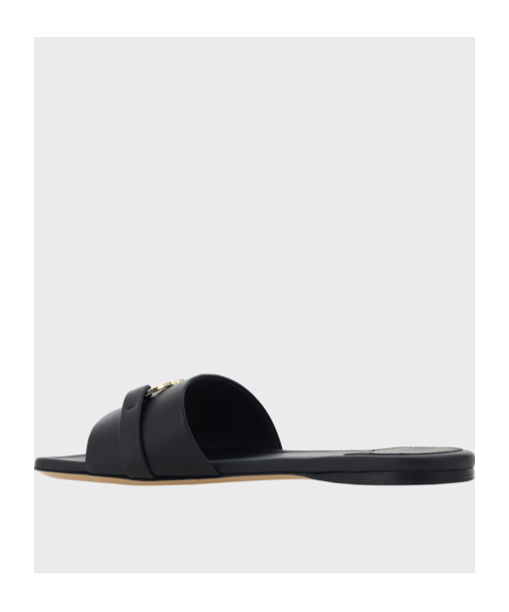 Shop Ferragamo Flat-bottomed Sandals In Black