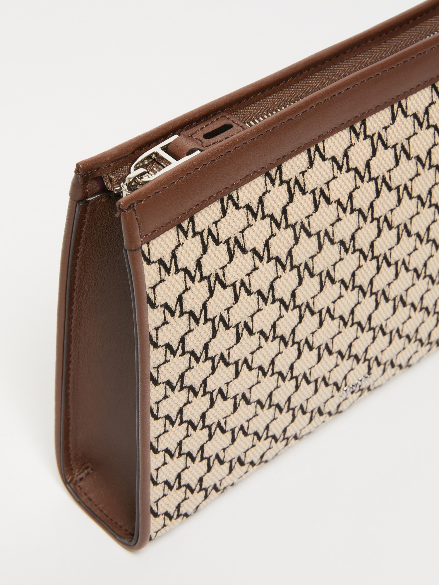Max Mara Mmtrousses Logo Plaque Zip In Nude