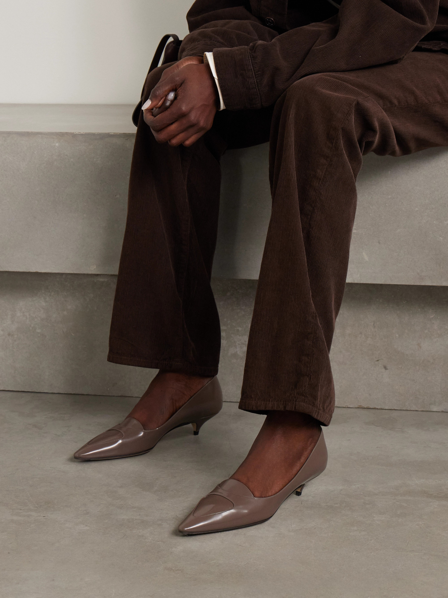 The Row Viv Glossed-leather Pumps In Brown