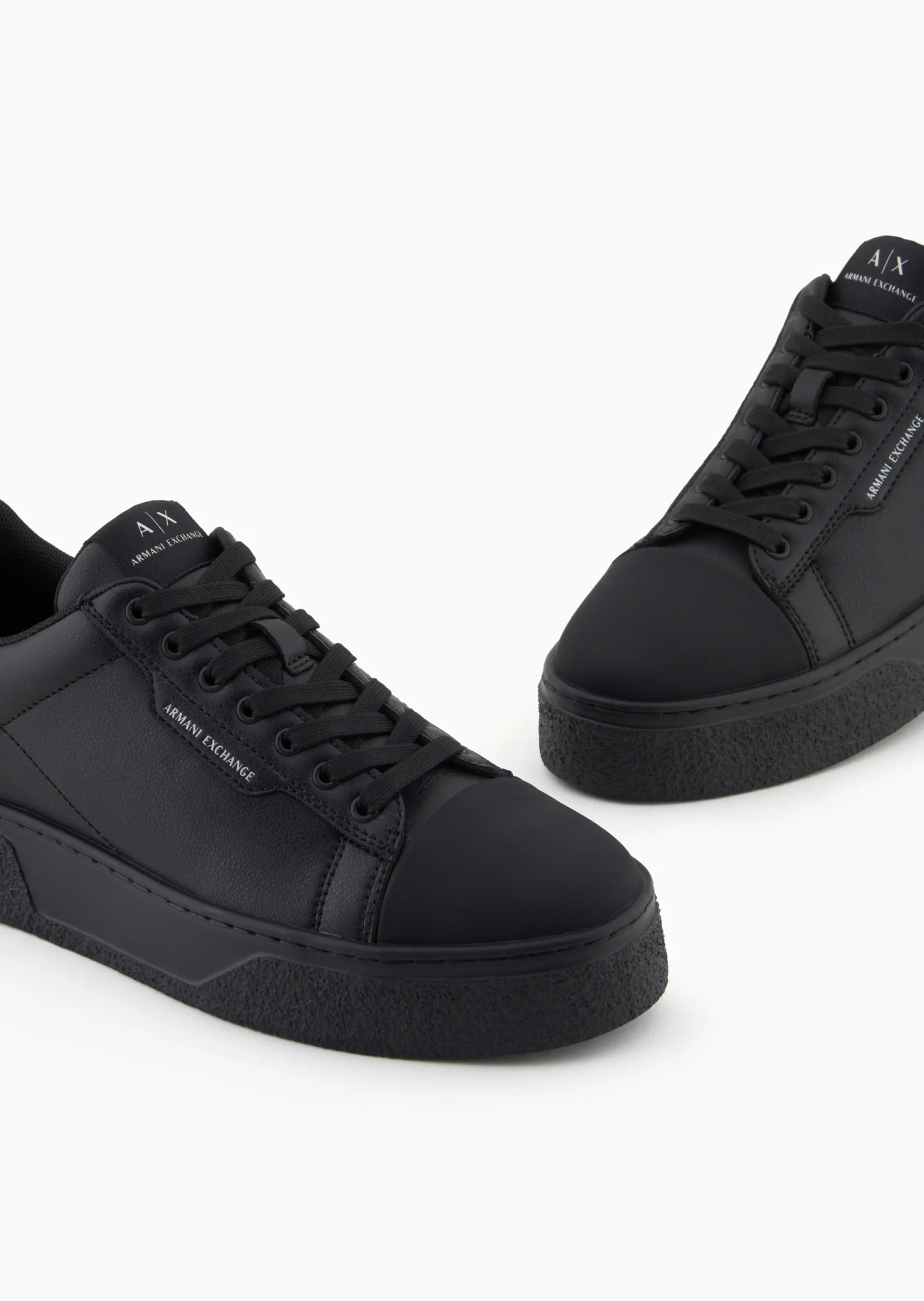Armani Exchange Round Toe Low Top Sneakers In Black
