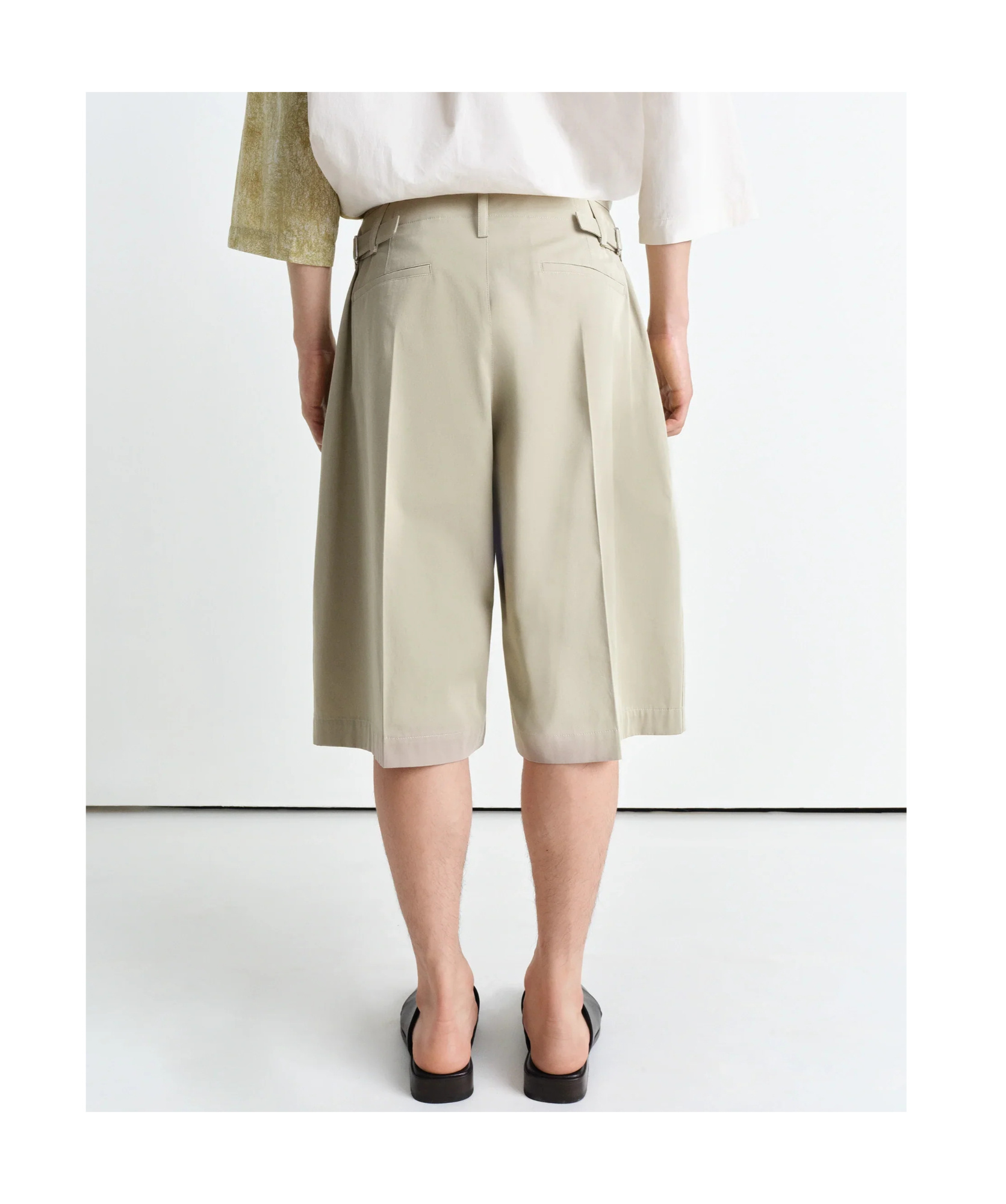 Lemaire Pleated Bermuda Shorts In Light Sage