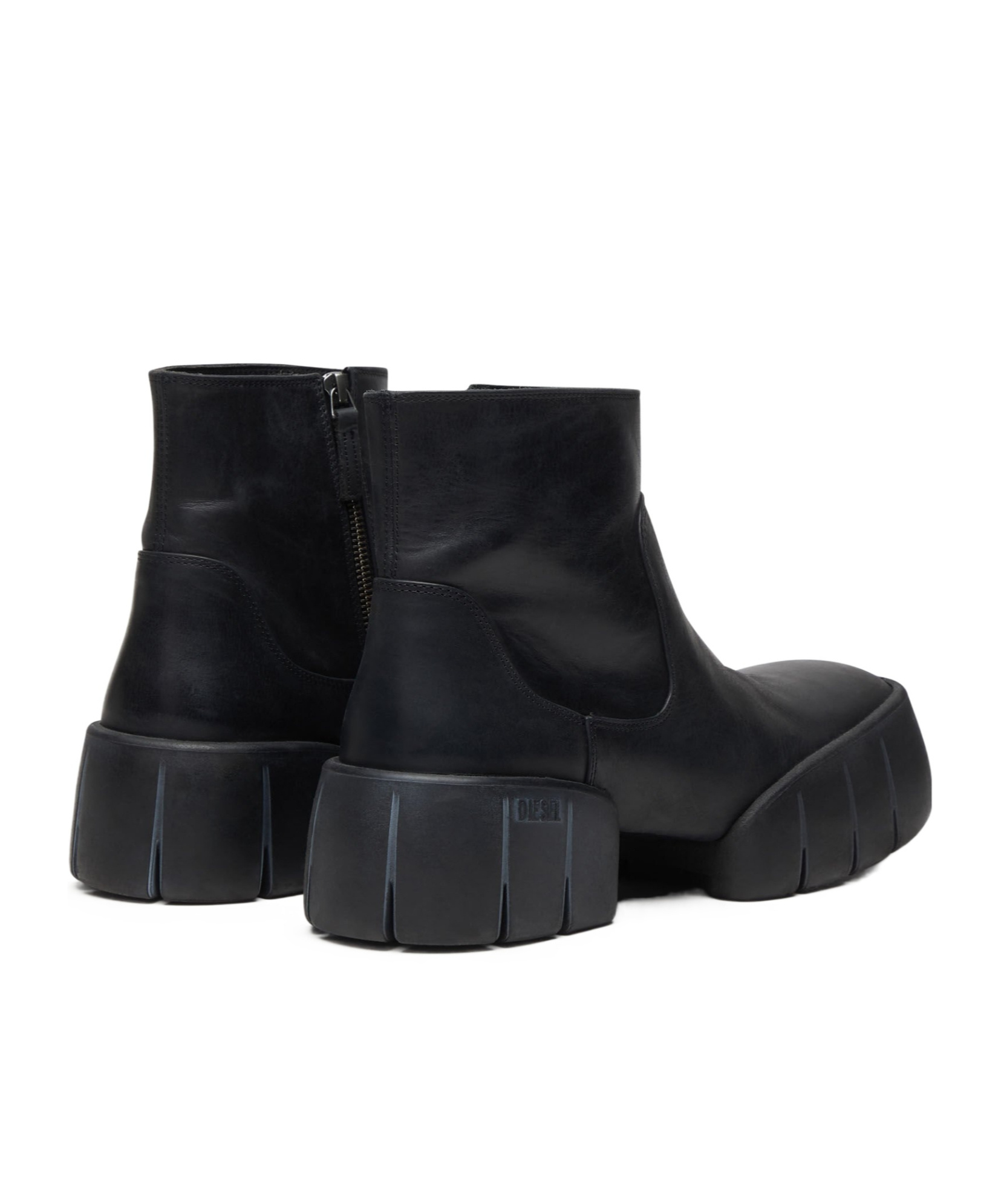Diesel D-tex-oiled Leather Ankle Boots With Split Sole In Black
