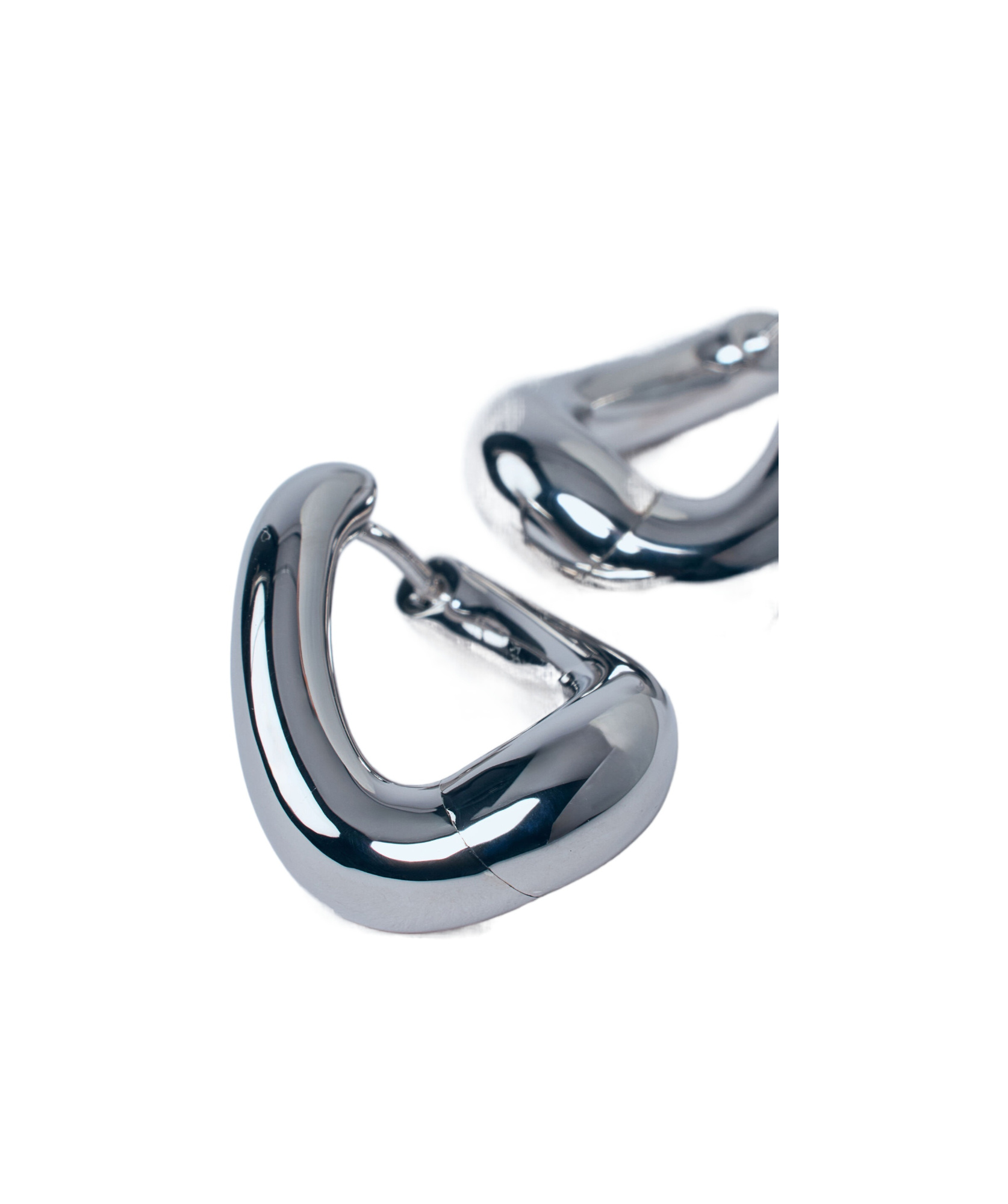 Tom Wood Twisted Loop Earrings In Gray