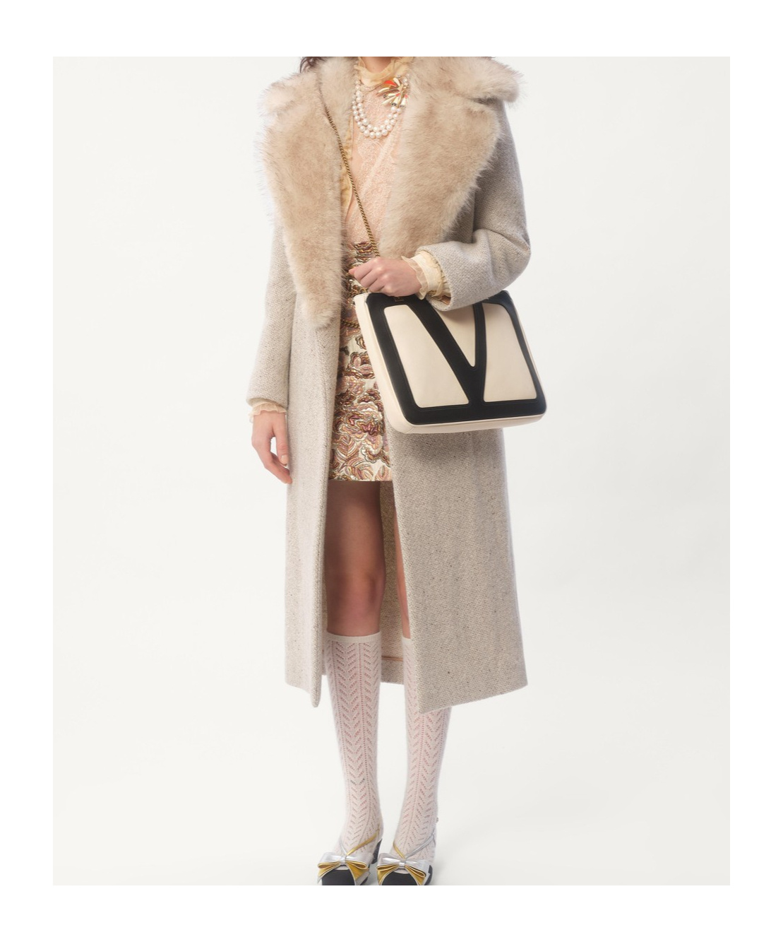 Valentino Garavani Garavani Viva Superstar Medium Nappa Leather Shopping Bag Woman Butter/black Uni In Nude