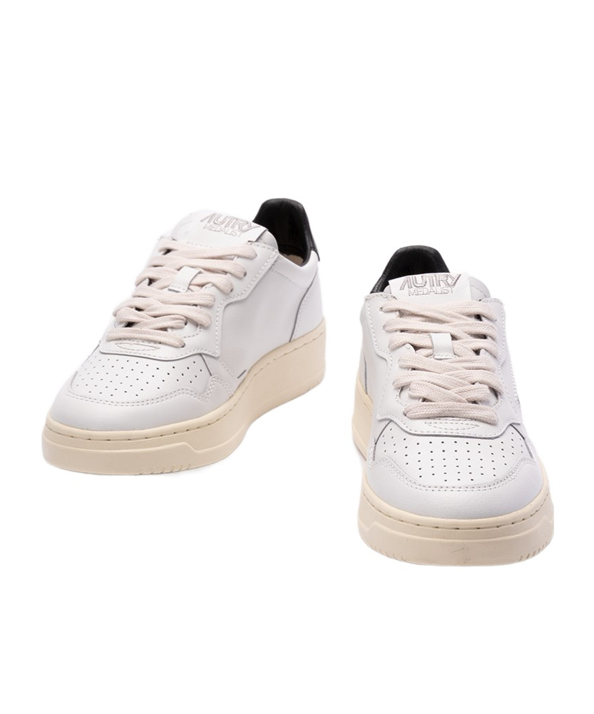 Autry Medalist Low Leather Sneakers In White