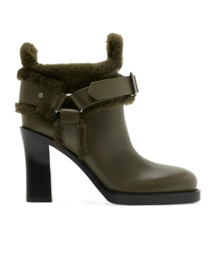 Burberry Leather And Shearl In Black
