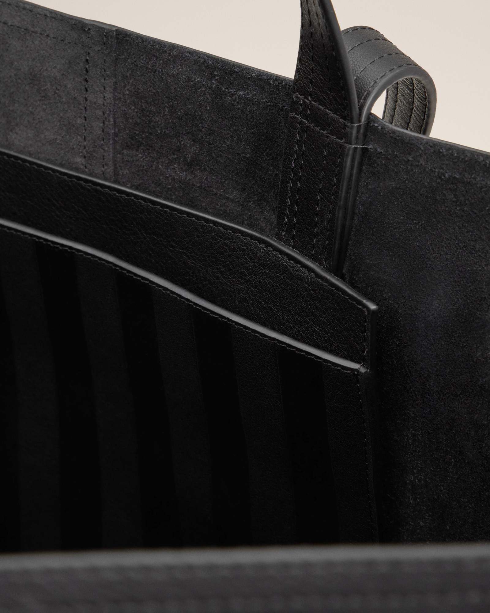 Ami Alexandre Mattiussi Letter Detail Shoulder Bag In Black
