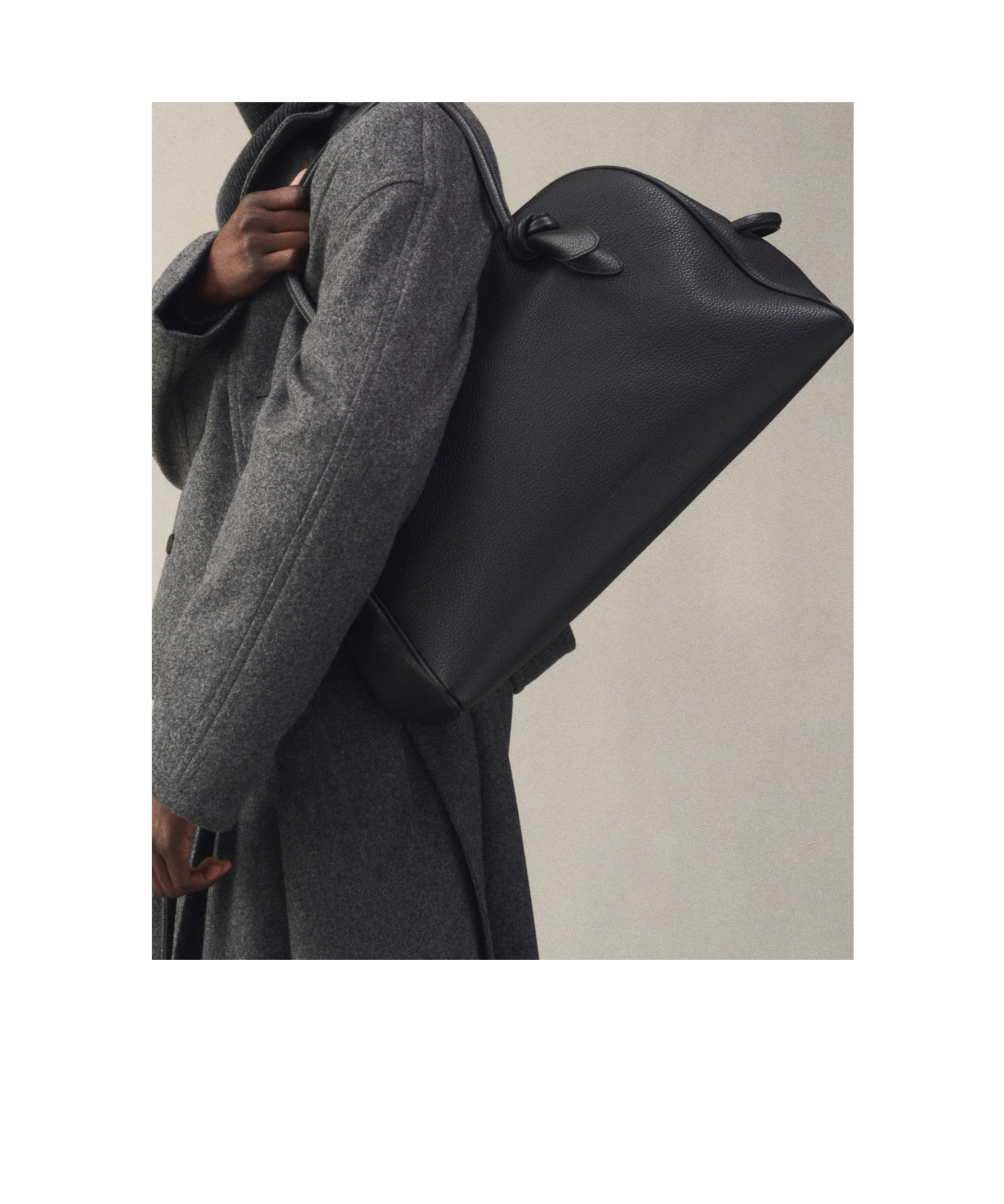Jacquemus The Large Turismo In Black