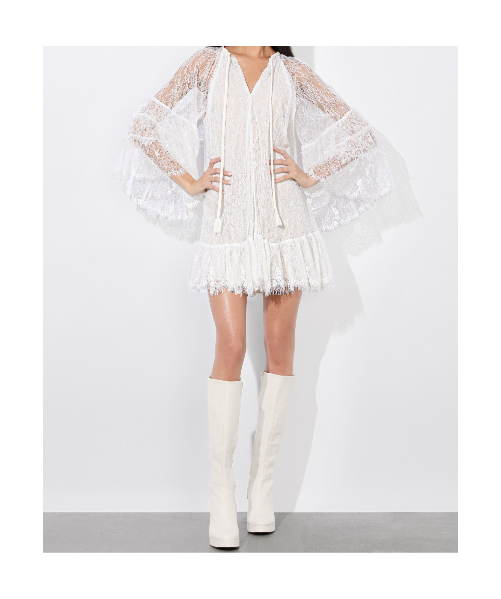 Alice And Olivia Delia Ruffled Tunic Dress In Off-white