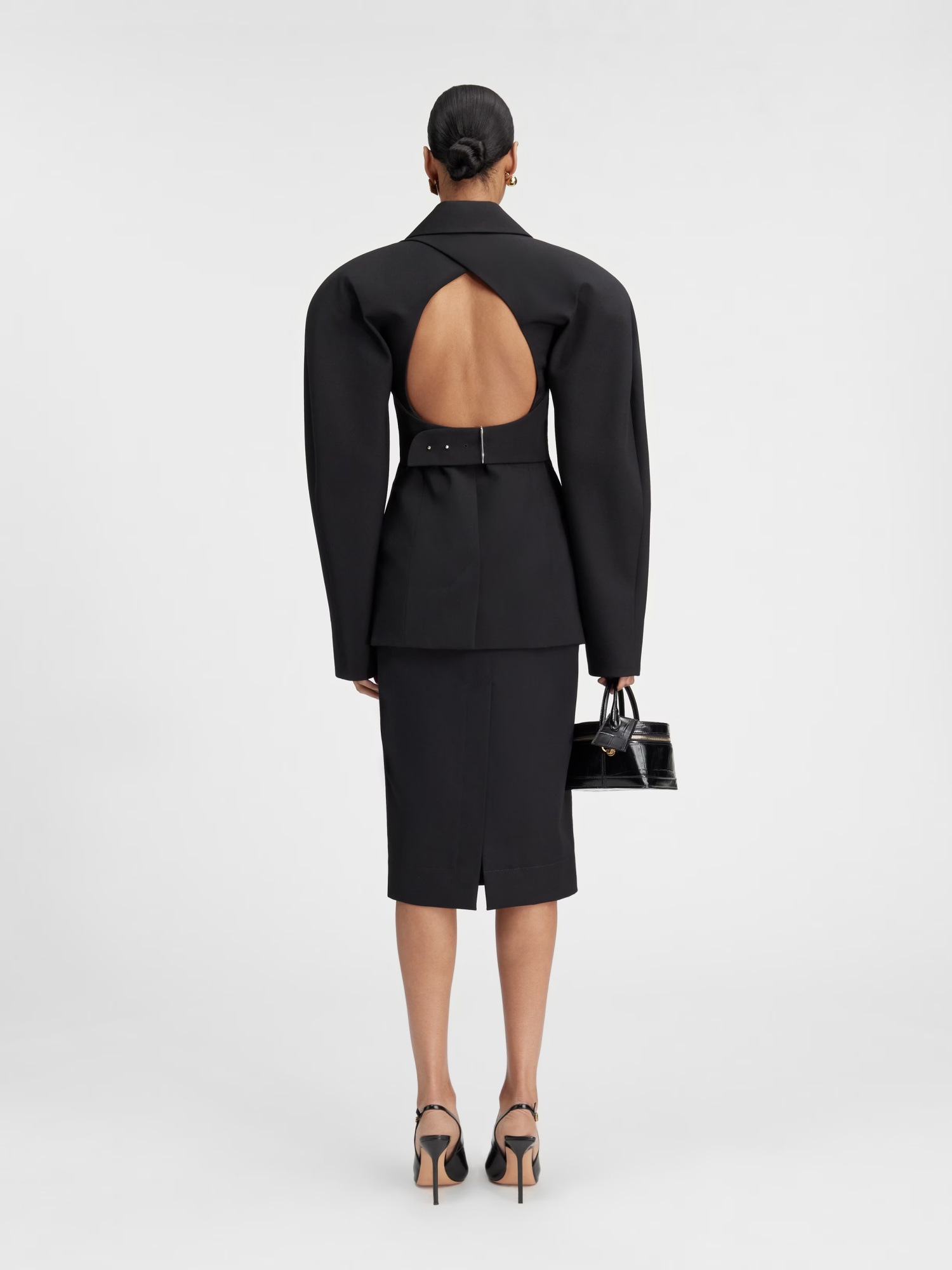 Jacquemus Belted Backless Casual Jacket In Black