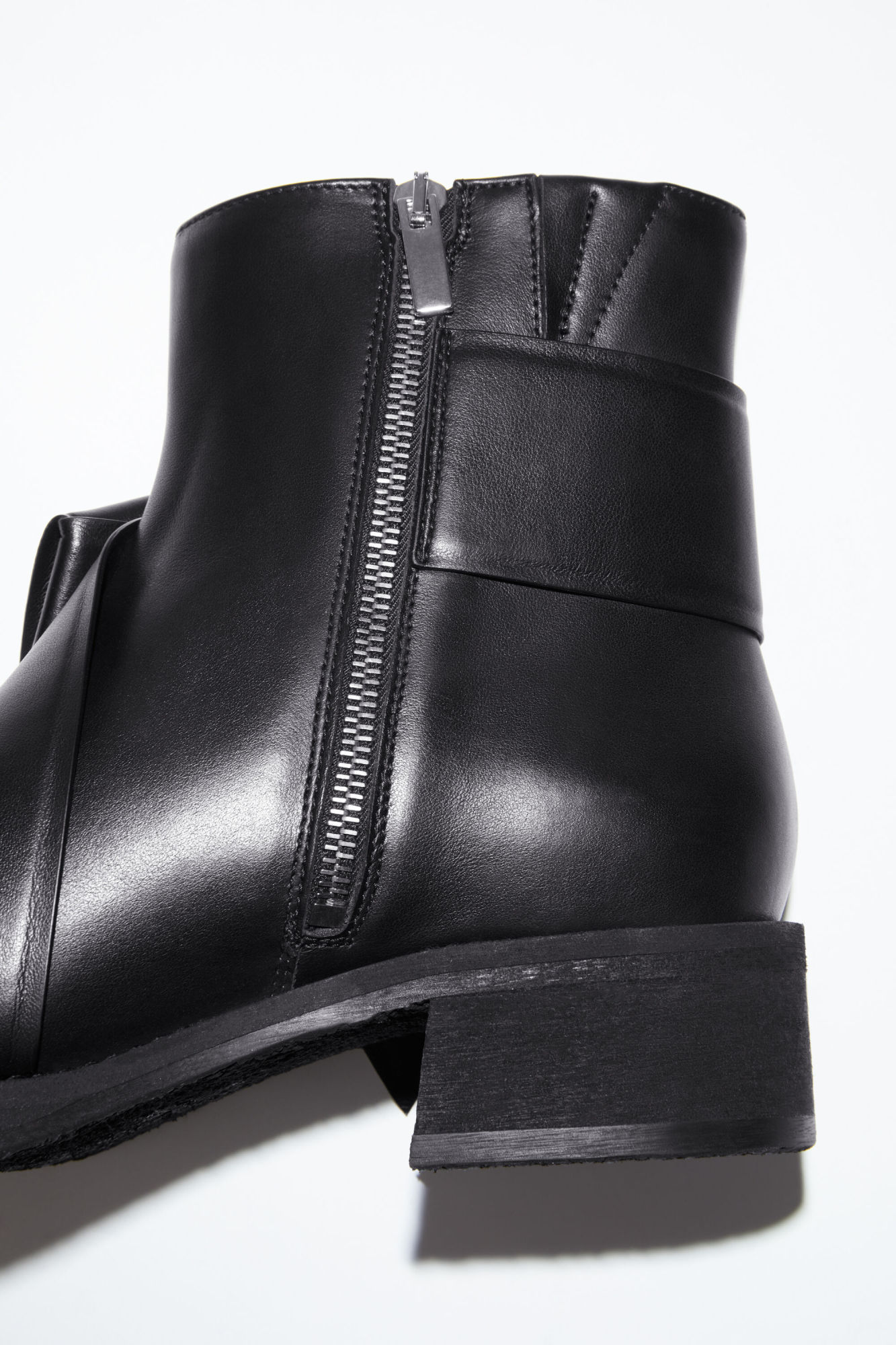 Acne Studios Knot-detail Leather Ankle Boots In Black