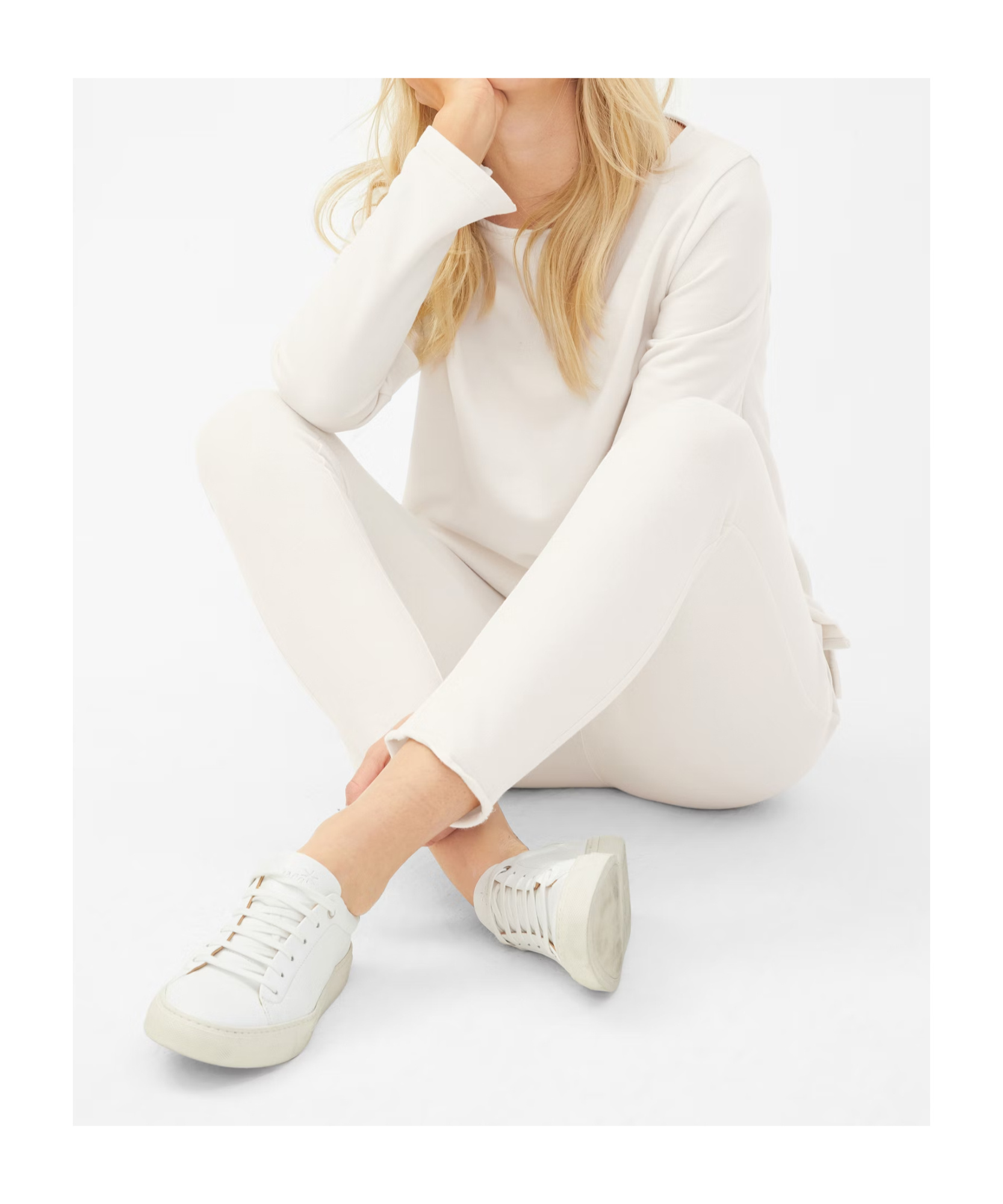Juvia Drawstring Waist Sweatpants In White