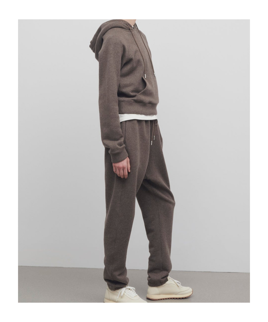 The Row Teo Drawstring Sweatpants In Brown