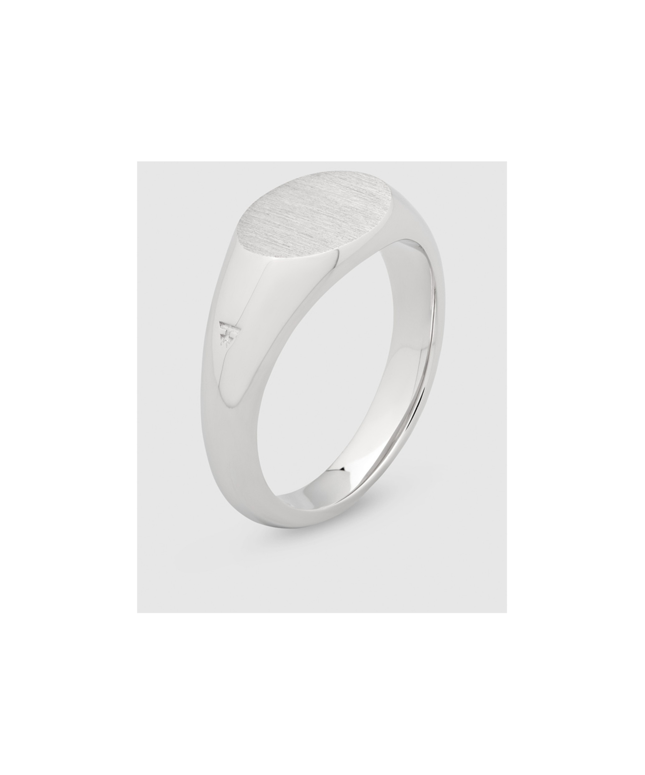 Tom Wood Oval Ring In White