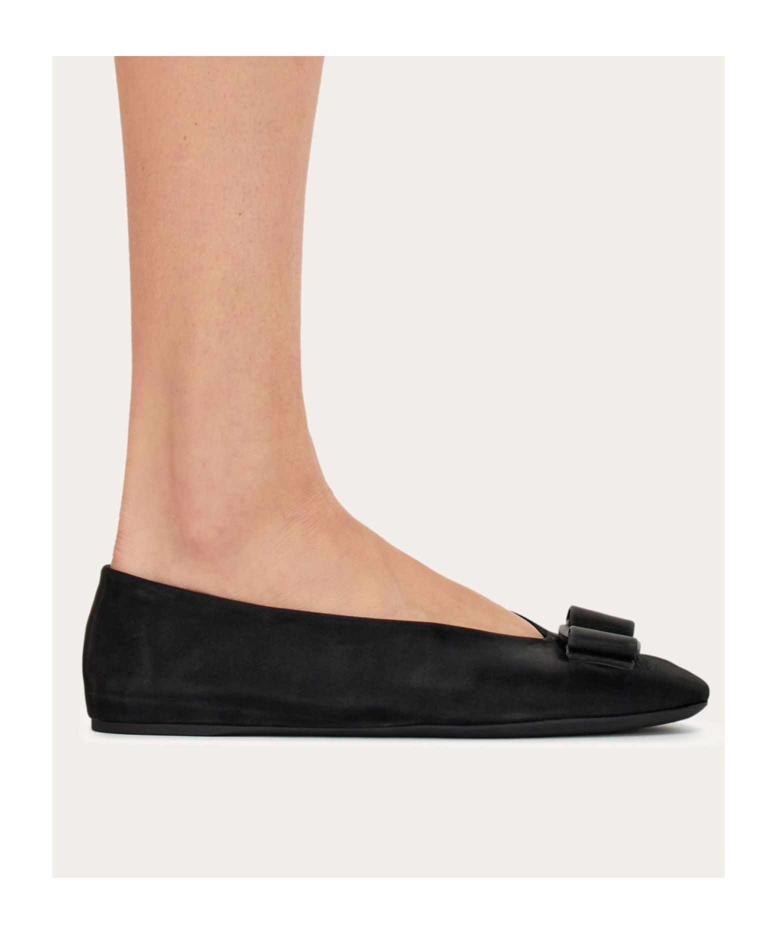 Ferragamo Leather Round Toe Ballerina Shoes With Bow Detail In Black