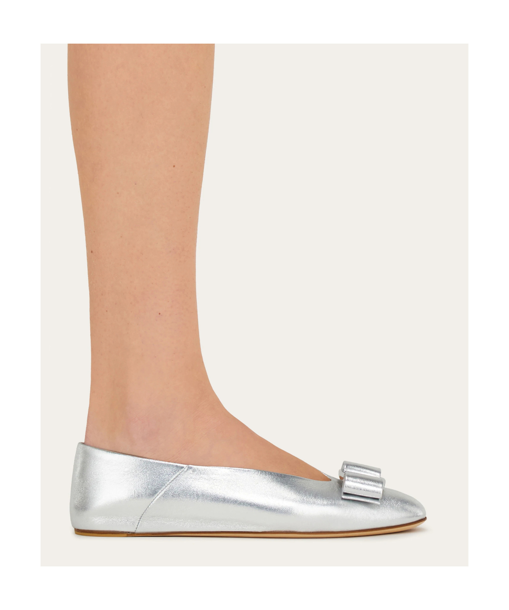 Ferragamo Vara Bow Ballet Flats In Silver