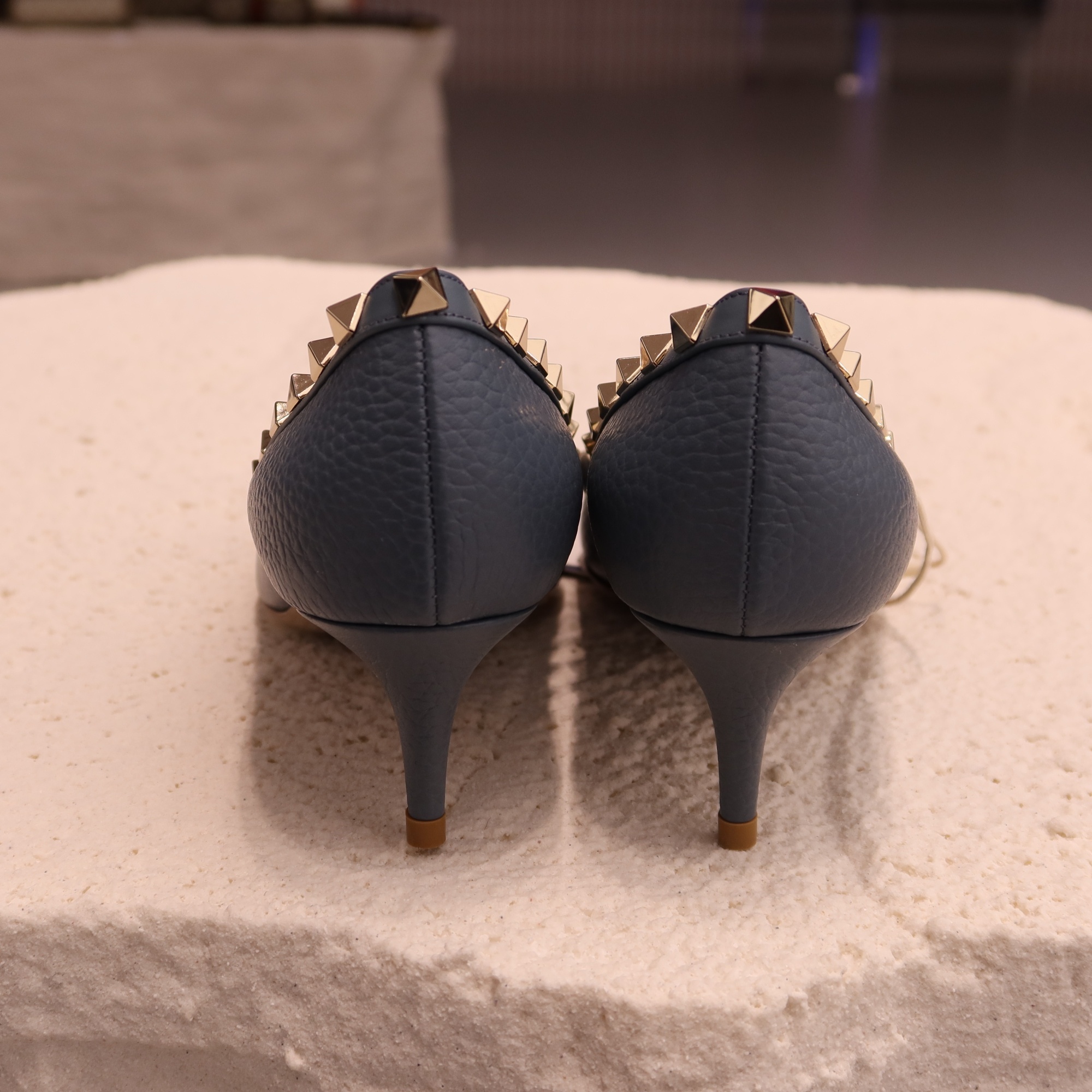 Valentino Pointed High Heels In Nude
