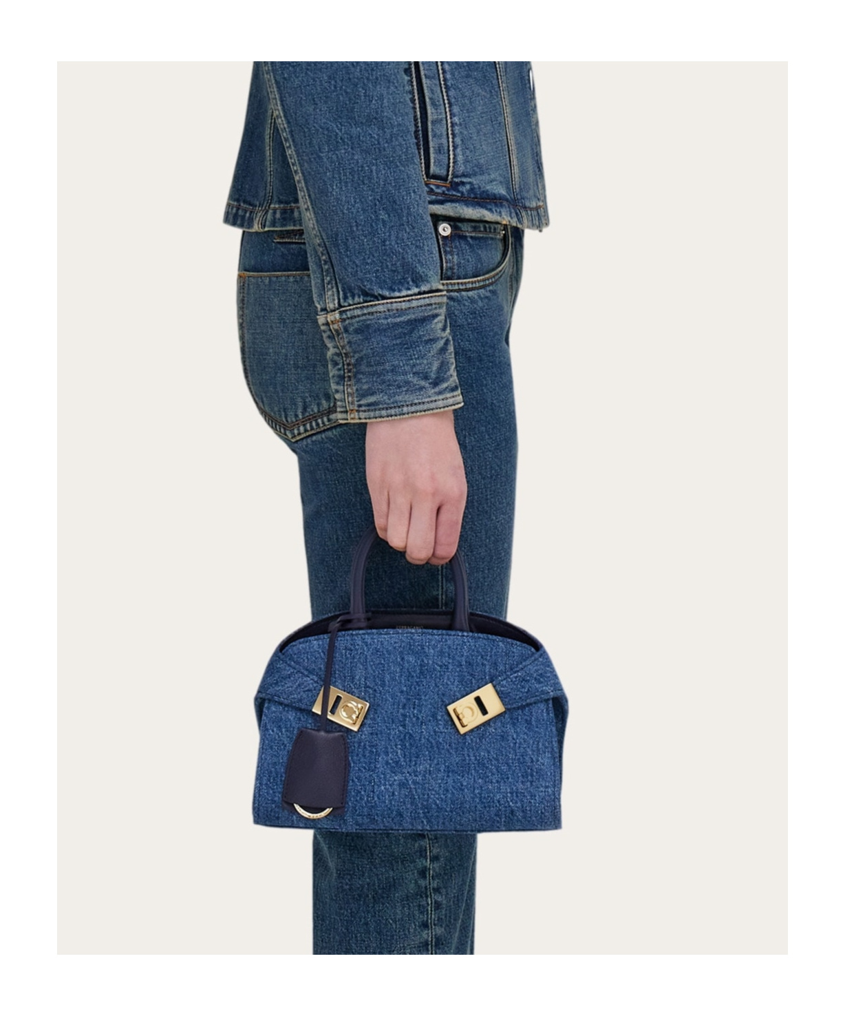Ferragamo Hug Handbag (xs)