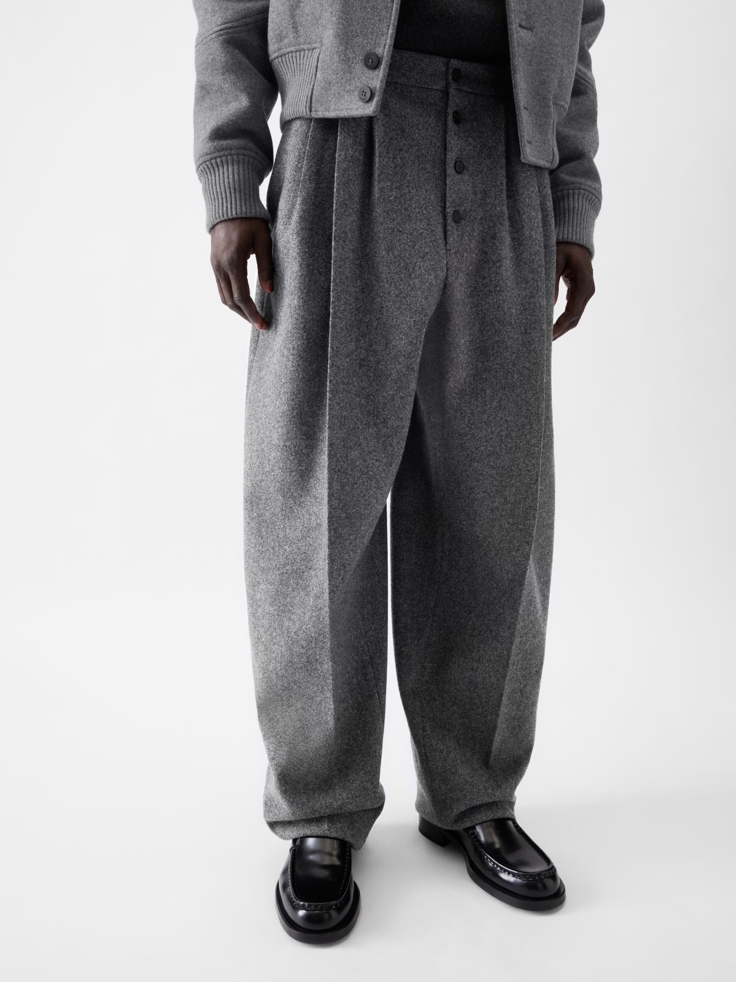 Jacquemus High-waisted Button-down Pants In Gray